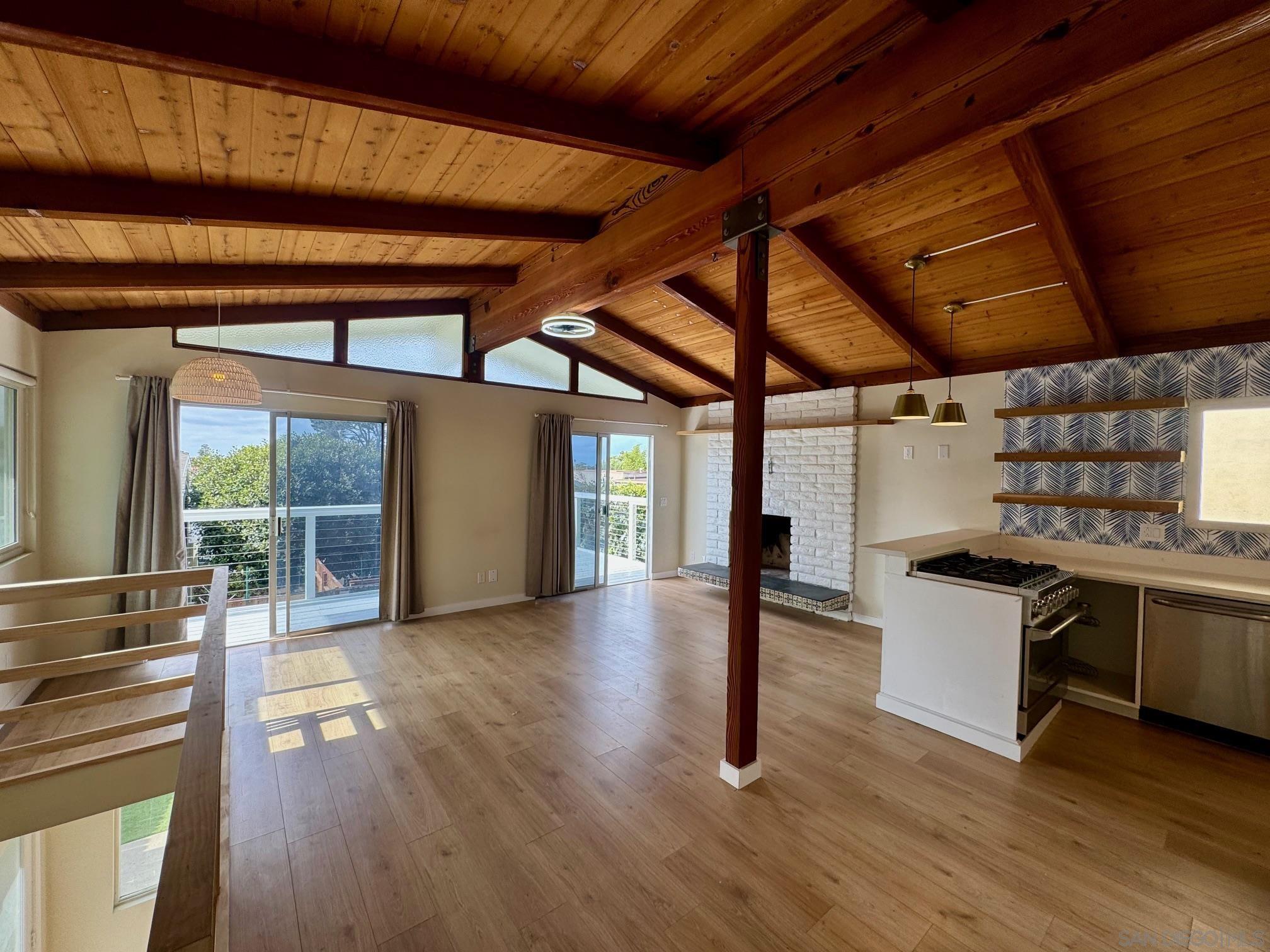 Detail Gallery Image 2 of 27 For 113  N Granados  113, Solana Beach,  CA 92075 - 2 Beds | 2 Baths