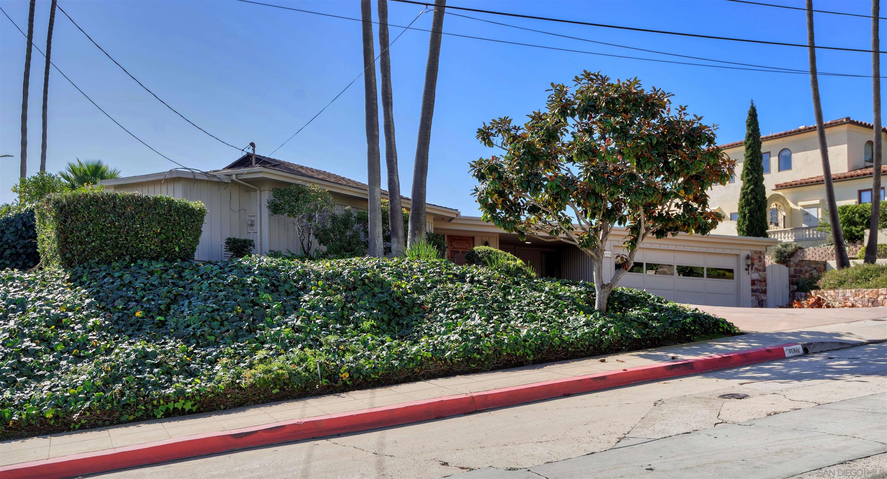 Detail Gallery Image 4 of 45 For 3125  Qualtrough, San Diego,  CA 92106 - 4 Beds | 4/1 Baths