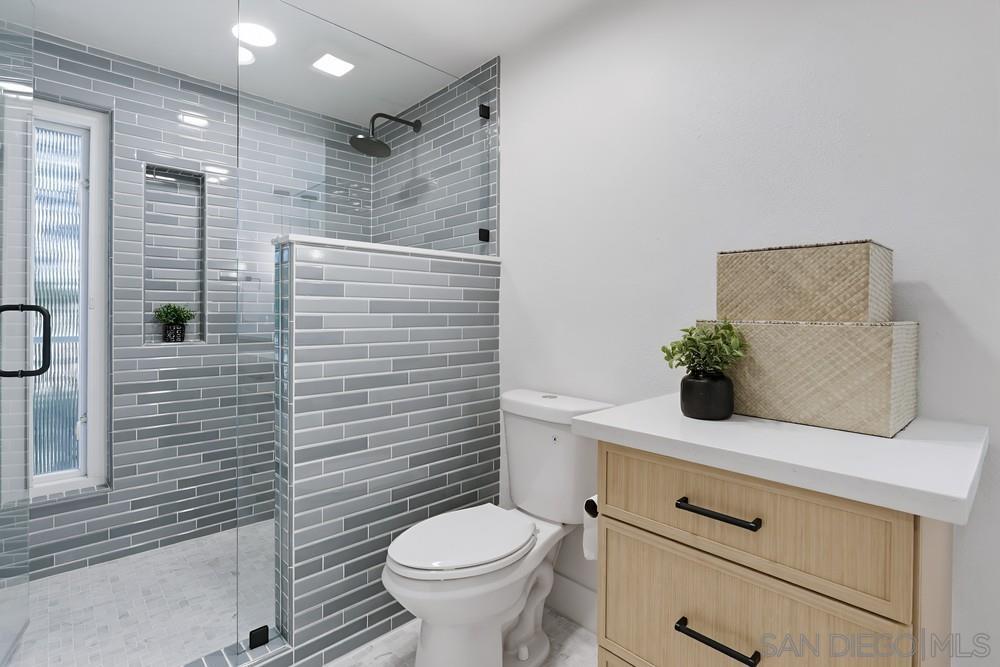 Detail Gallery Image 24 of 44 For 2003  Caminito Circulo Norte, La Jolla,  CA 92037 - 3 Beds | 2/1 Baths