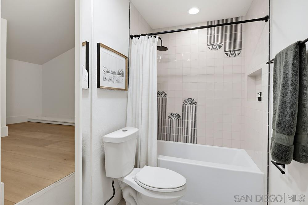 Detail Gallery Image 34 of 44 For 2003  Caminito Circulo Norte, La Jolla,  CA 92037 - 3 Beds | 2/1 Baths
