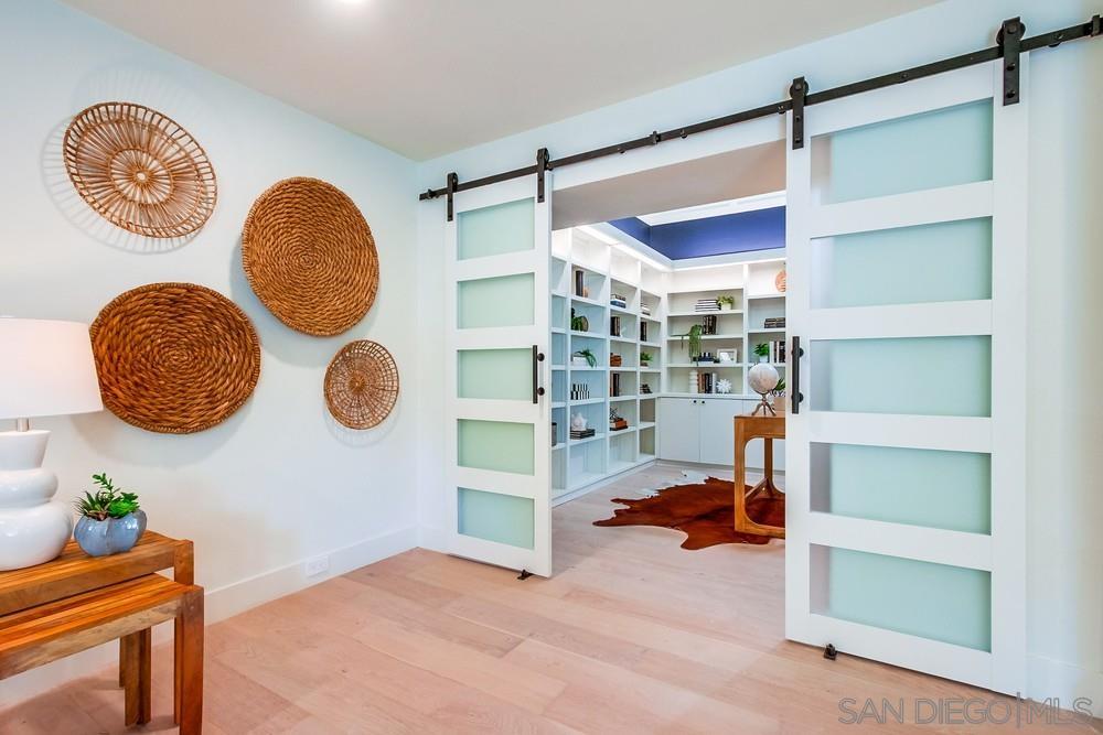 Detail Gallery Image 12 of 58 For 2223  Caminito Preciosa Sur, La Jolla,  CA 92037 - 5 Beds | 2/1 Baths