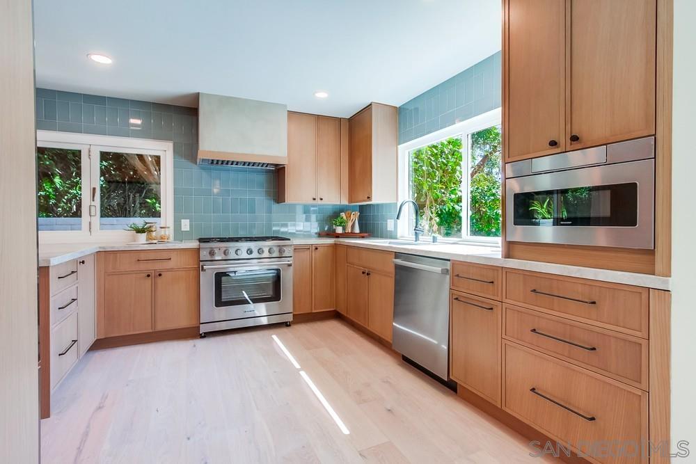 Detail Gallery Image 18 of 58 For 2223  Caminito Preciosa Sur, La Jolla,  CA 92037 - 5 Beds | 2/1 Baths