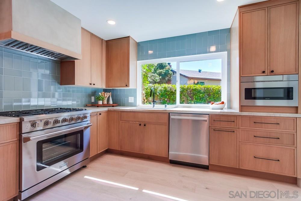 Detail Gallery Image 18 of 58 For 2223  Caminito Preciosa Sur, La Jolla,  CA 92037 - 5 Beds | 2/1 Baths