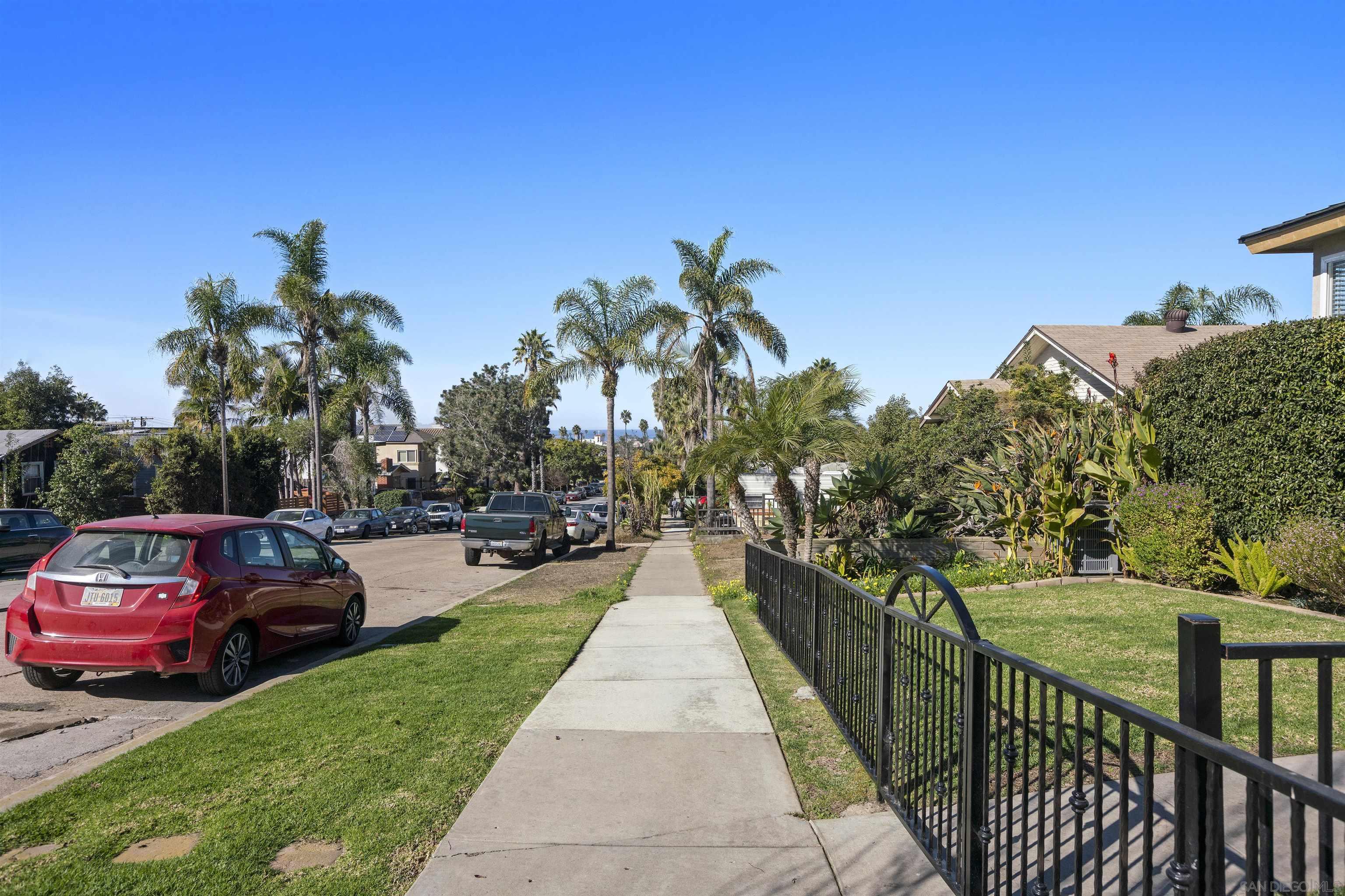 Detail Gallery Image 2 of 40 For 4614  Saratoga Ave, San Diego,  CA 92107 - 2 Beds | 1 Baths