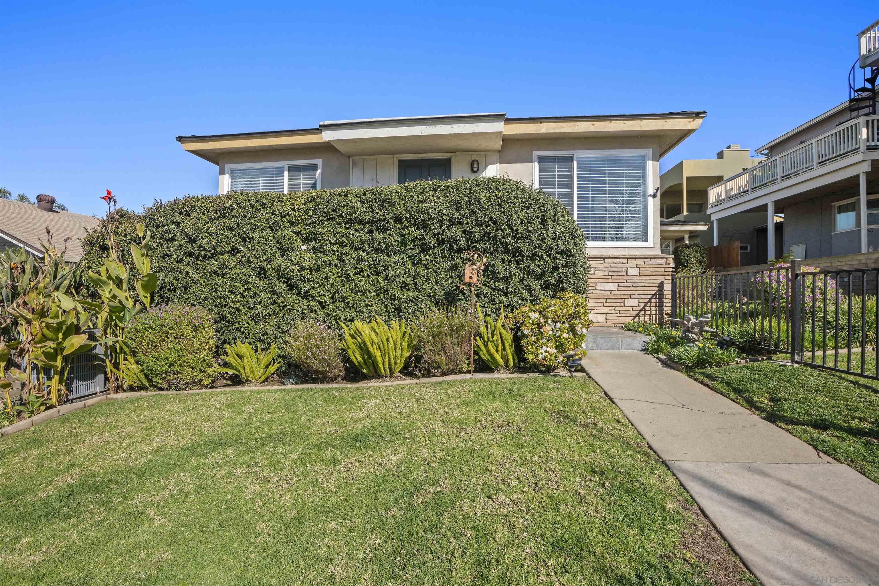 Detail Gallery Image 4 of 40 For 4614  Saratoga Ave, San Diego,  CA 92107 - 2 Beds | 1 Baths