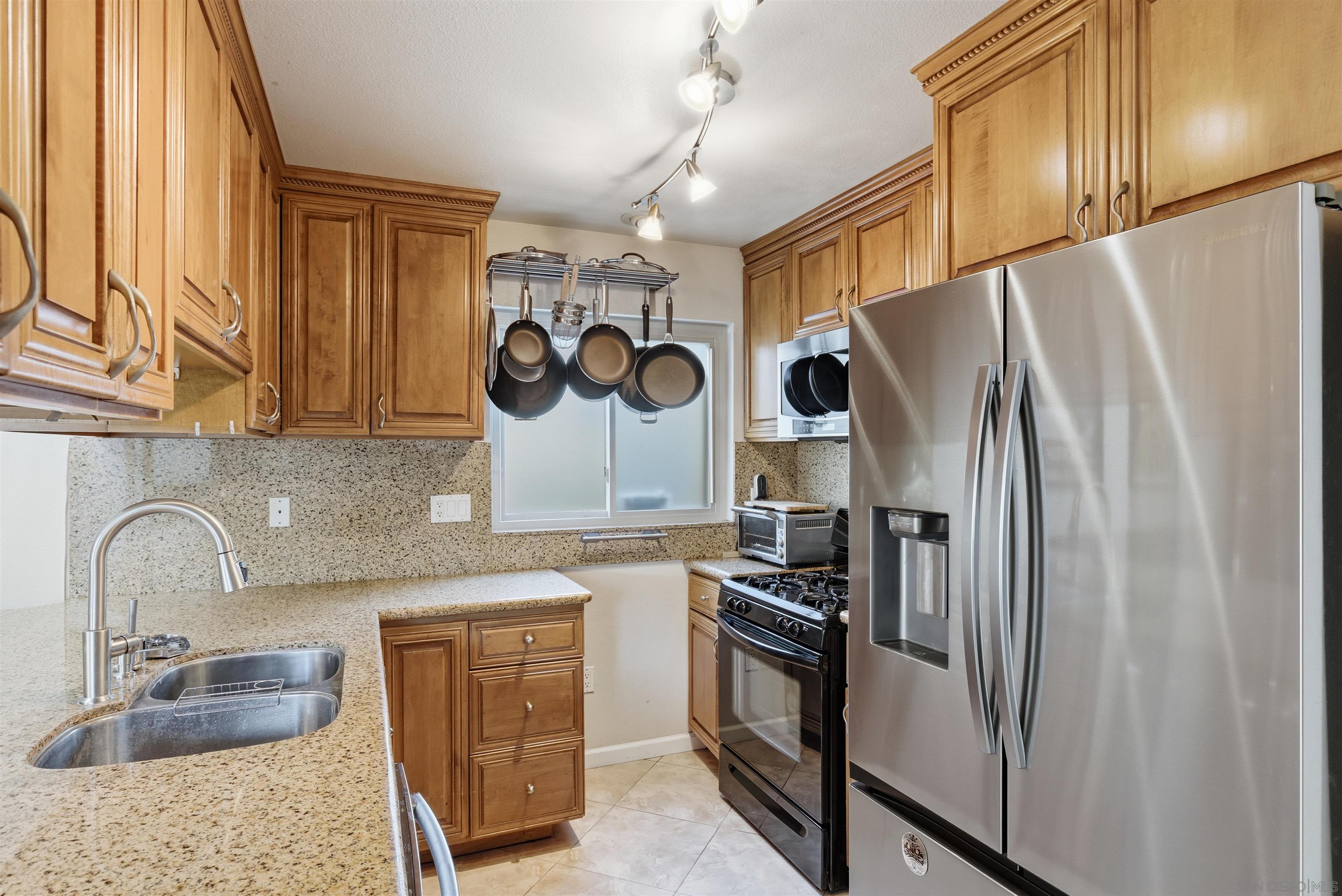 Detail Gallery Image 7 of 36 For 3686  Cactusview Drive, San Diego,  CA 92105 - 4 Beds | 2/1 Baths