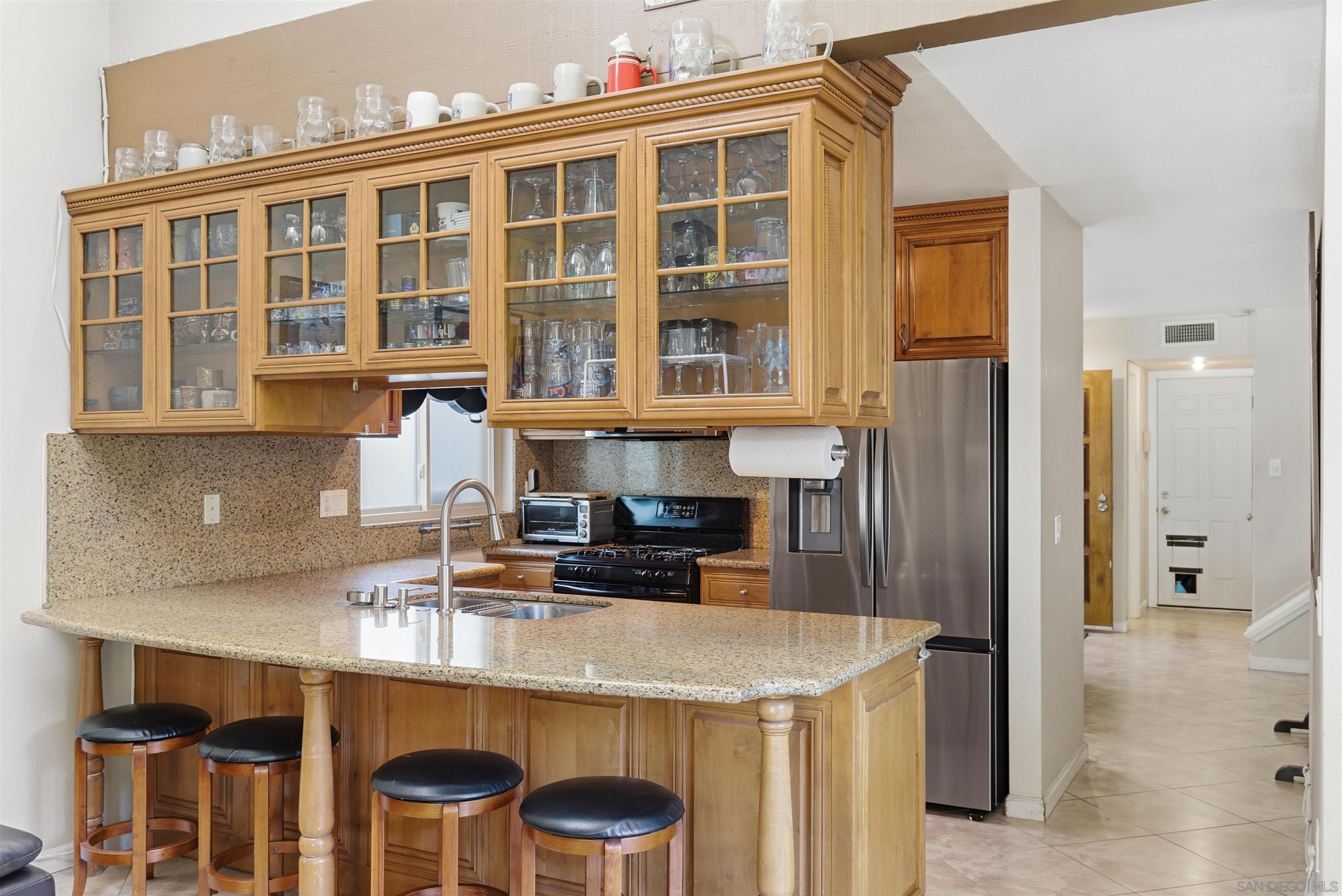 Detail Gallery Image 9 of 36 For 3686  Cactusview Drive, San Diego,  CA 92105 - 4 Beds | 2/1 Baths