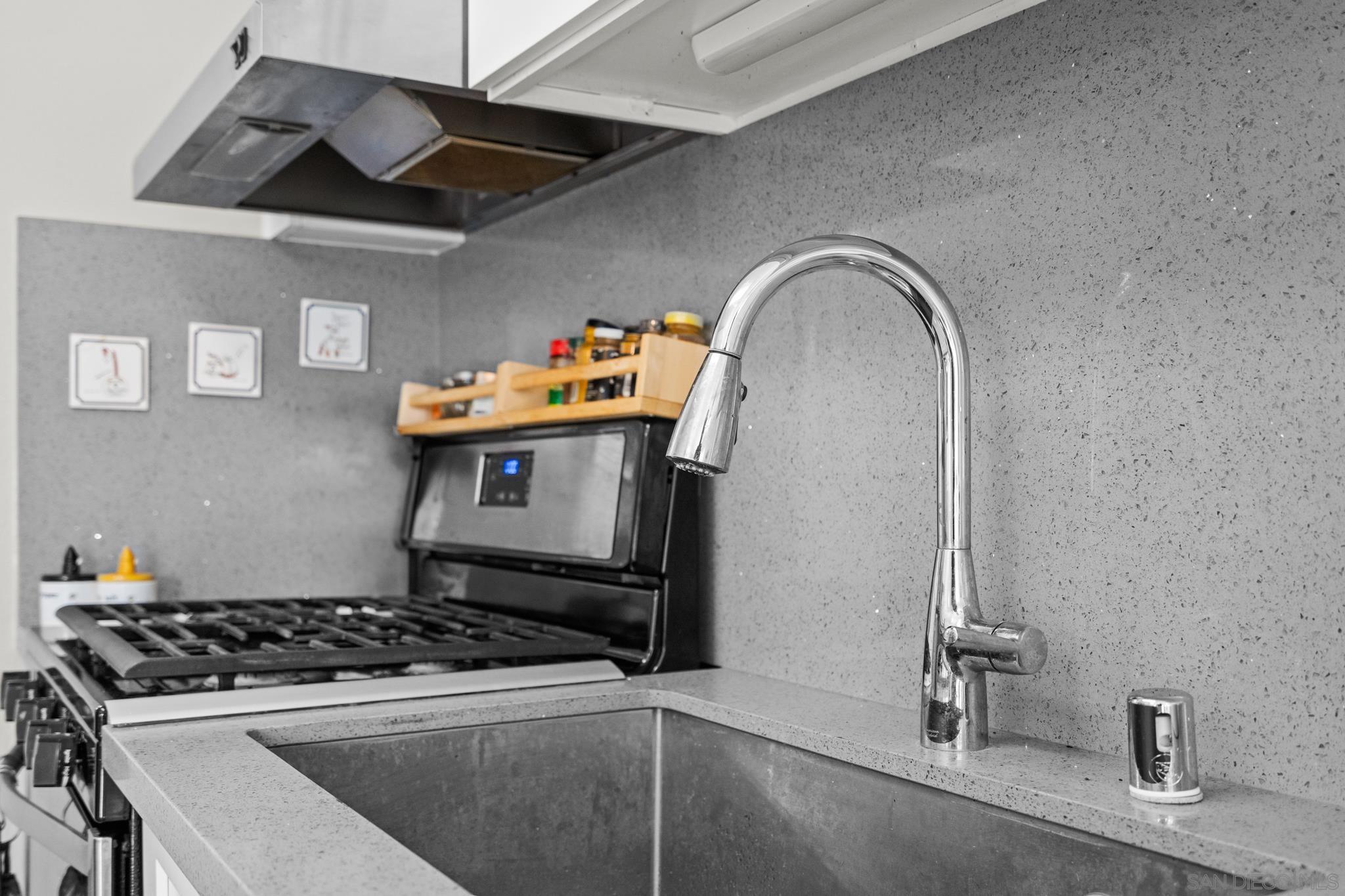 Detail Gallery Image 12 of 37 For 13754  Mango Drive  #316,  Del Mar,  CA 92014 - 2 Beds | 2 Baths