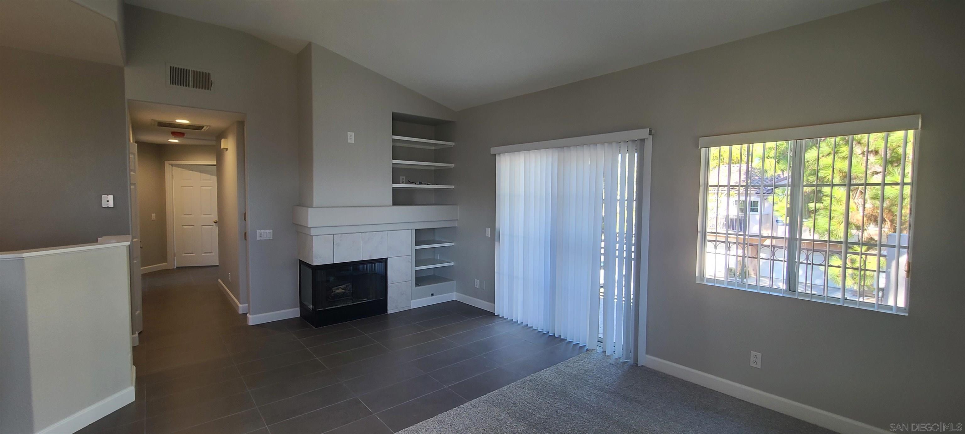 Detail Gallery Image 10 of 36 For 11929  Tivoli Park Row  6, San Diego,  CA 92128 - 2 Beds | 2/1 Baths