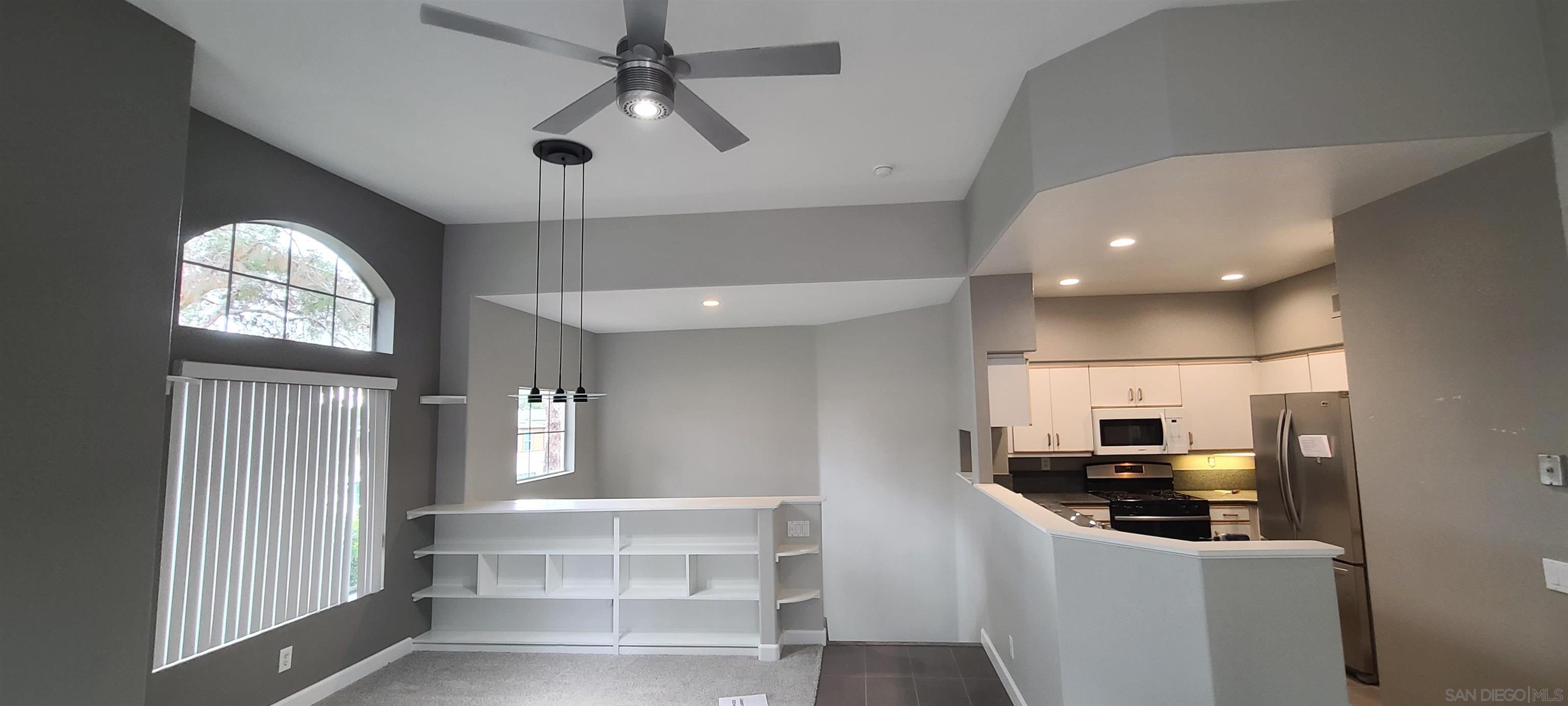 Detail Gallery Image 15 of 36 For 11929  Tivoli Park Row  6, San Diego,  CA 92128 - 2 Beds | 2/1 Baths