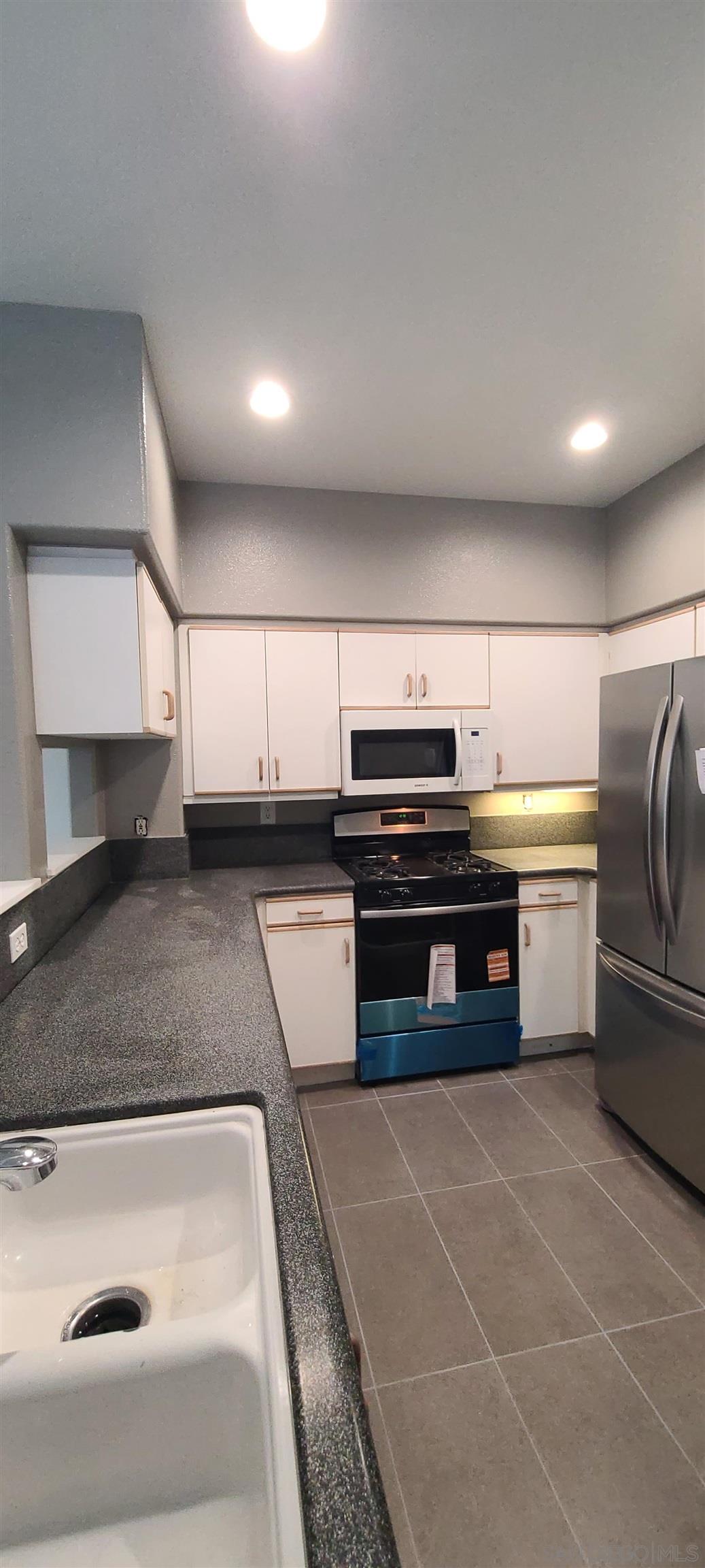 Detail Gallery Image 16 of 36 For 11929  Tivoli Park Row  6, San Diego,  CA 92128 - 2 Beds | 2/1 Baths