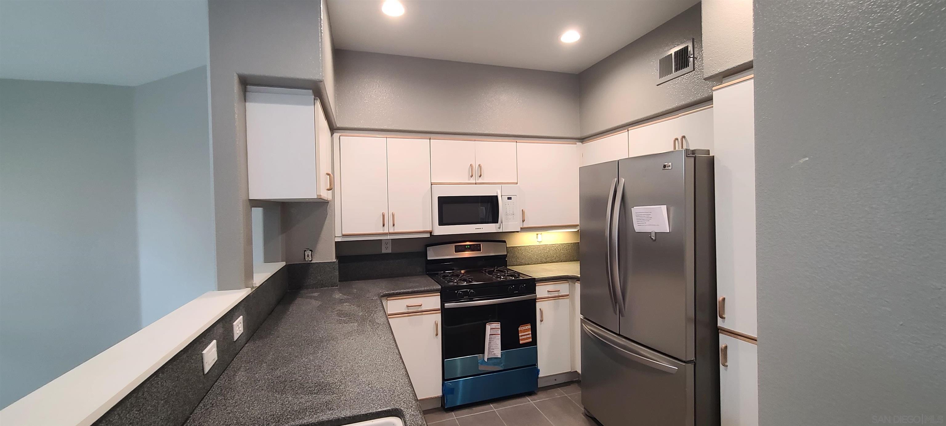 Detail Gallery Image 17 of 36 For 11929  Tivoli Park Row  6, San Diego,  CA 92128 - 2 Beds | 2/1 Baths