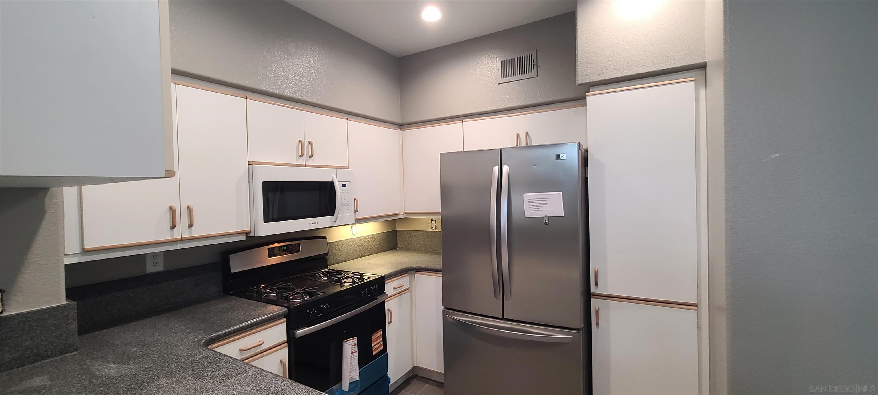 Detail Gallery Image 18 of 36 For 11929  Tivoli Park Row  6, San Diego,  CA 92128 - 2 Beds | 2/1 Baths