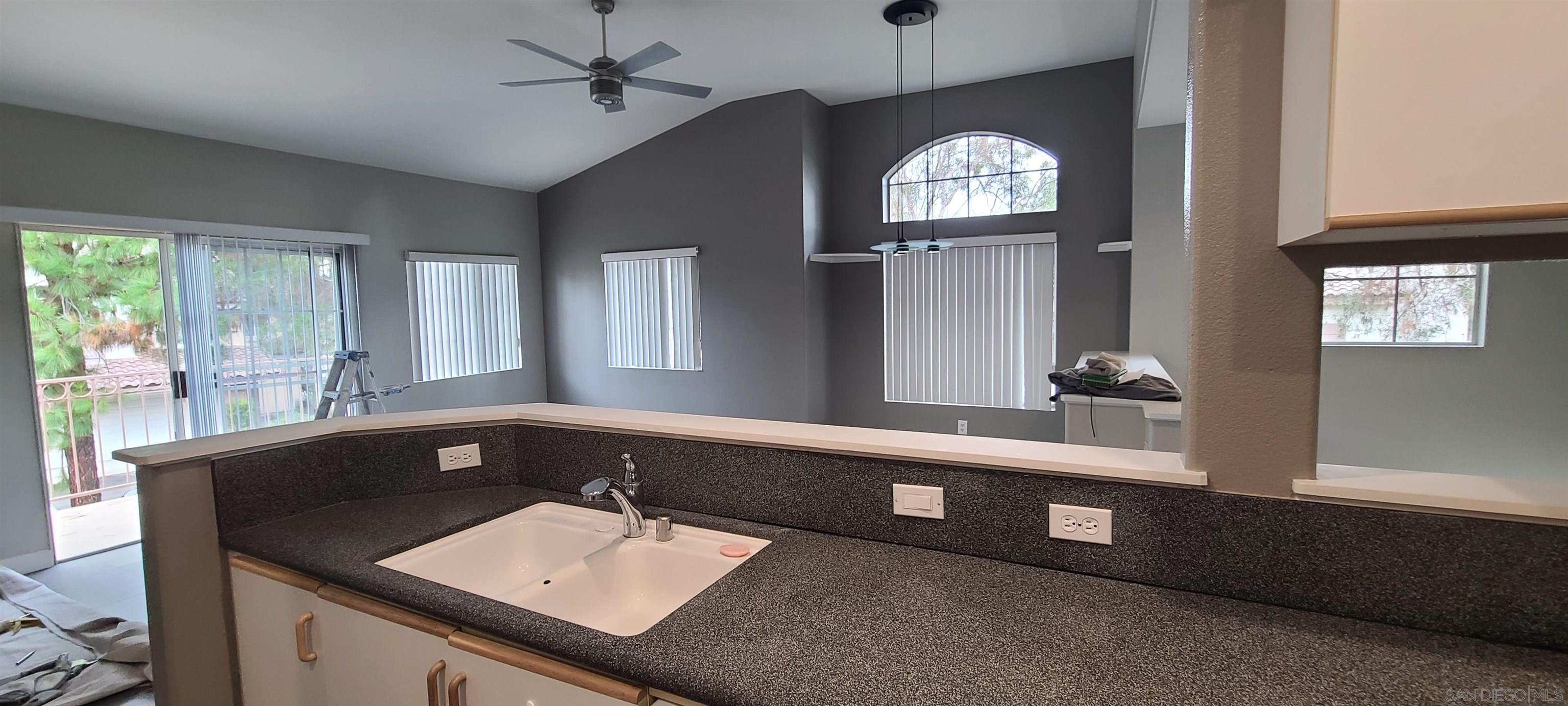 Detail Gallery Image 19 of 36 For 11929  Tivoli Park Row  6, San Diego,  CA 92128 - 2 Beds | 2/1 Baths