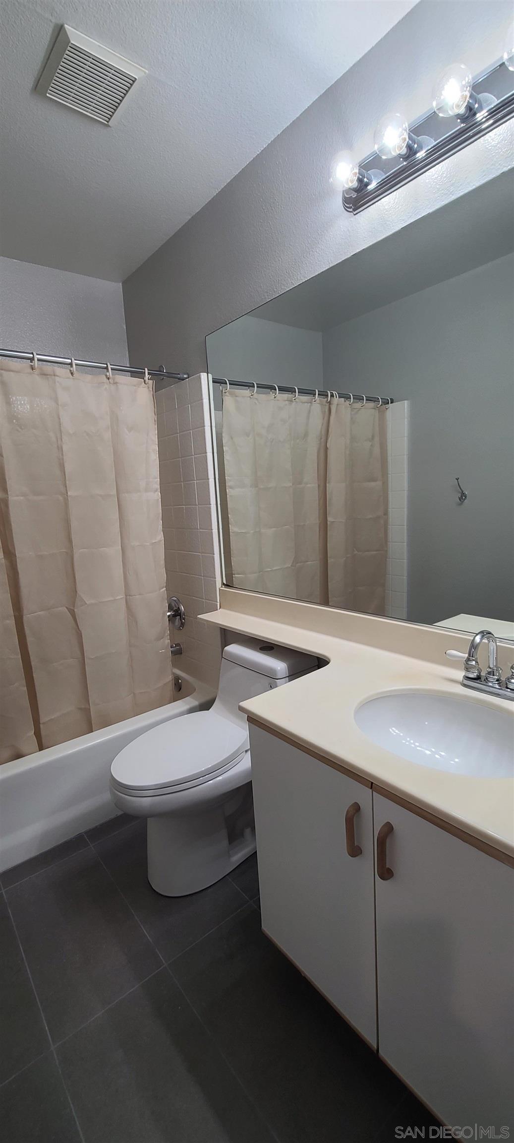 Detail Gallery Image 22 of 36 For 11929  Tivoli Park Row  6, San Diego,  CA 92128 - 2 Beds | 2/1 Baths