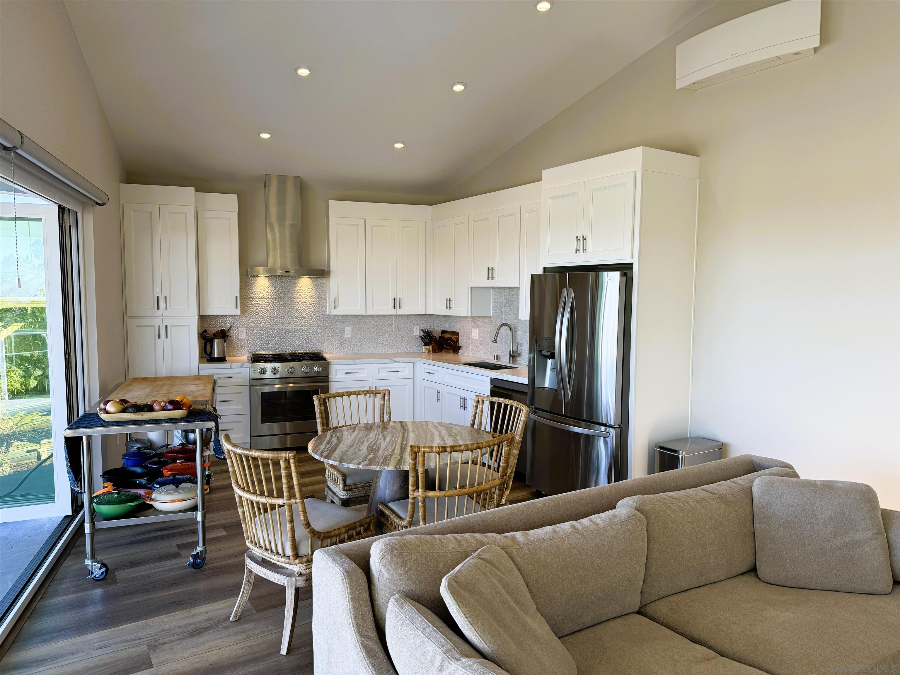 Detail Gallery Image 16 of 35 For 1305  Blue Sky Drive, Cardiff By The Sea,  CA 92007 - 2 Beds | 2 Baths