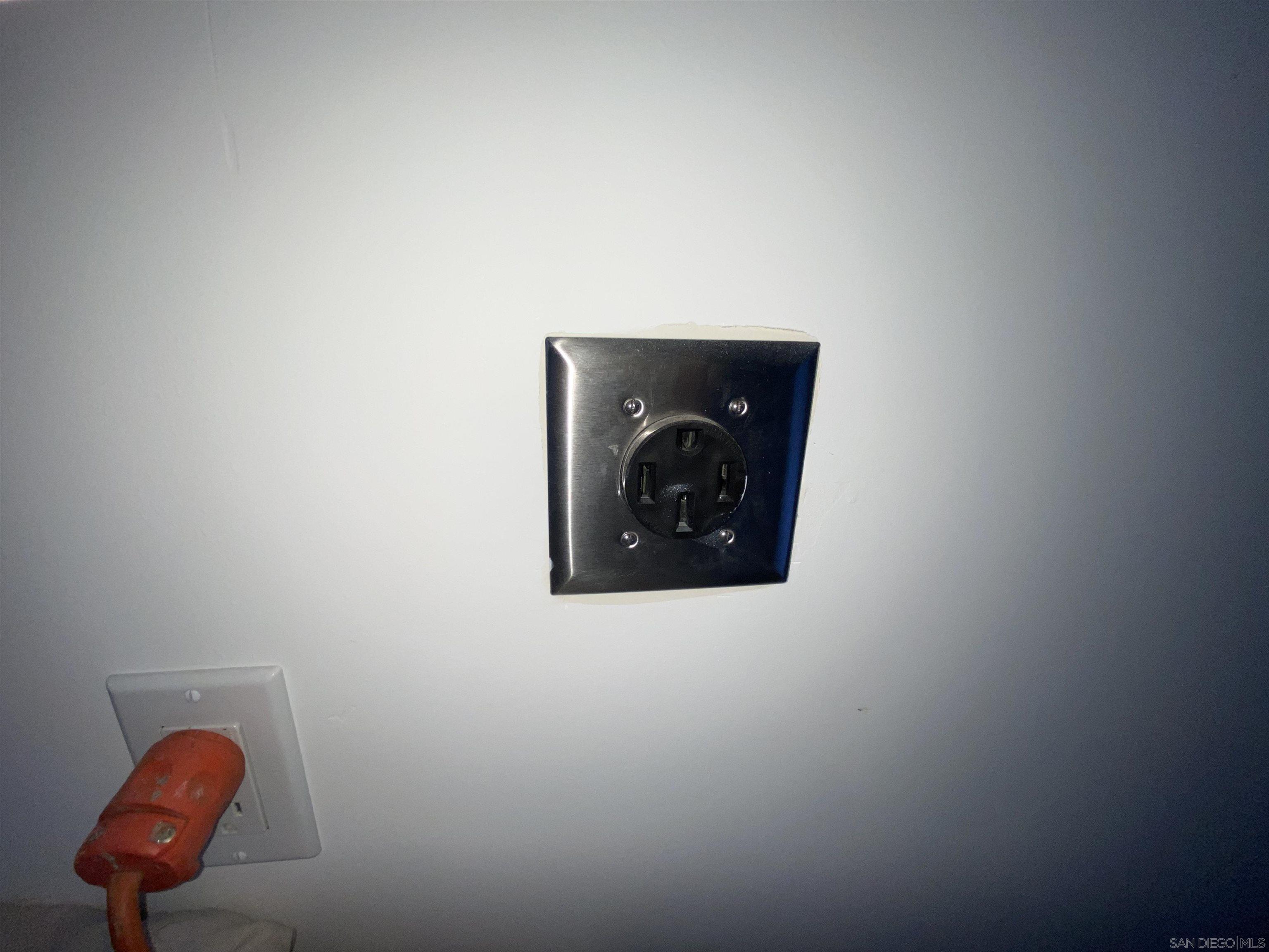 Detail Gallery Image 33 of 35 For 1305  Blue Sky Drive, Cardiff By The Sea,  CA 92007 - 2 Beds | 2 Baths