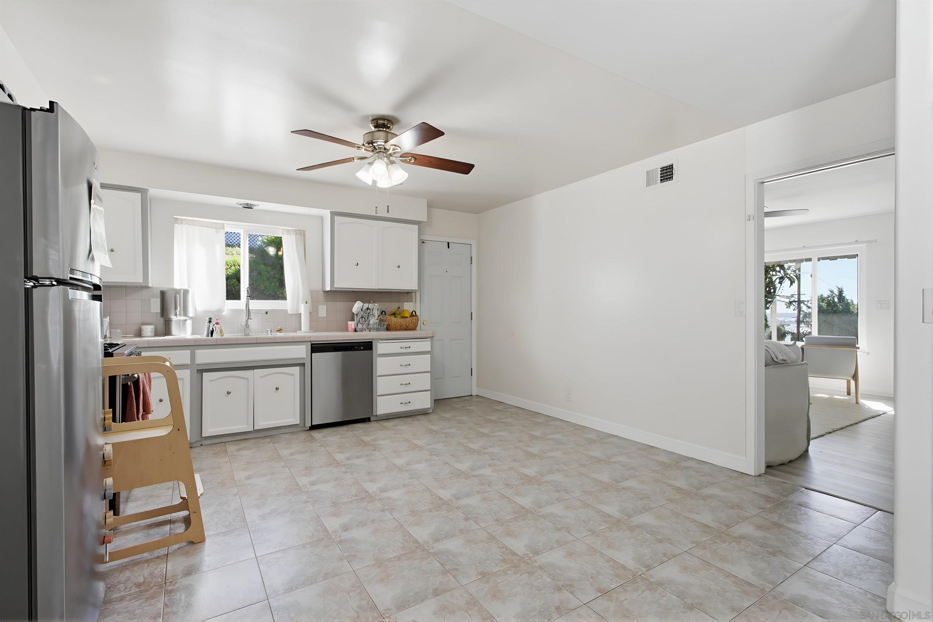 Detail Gallery Image 23 of 75 For 1654  Linwood St, San Diego,  CA 92103 - 4 Beds | 3 Baths