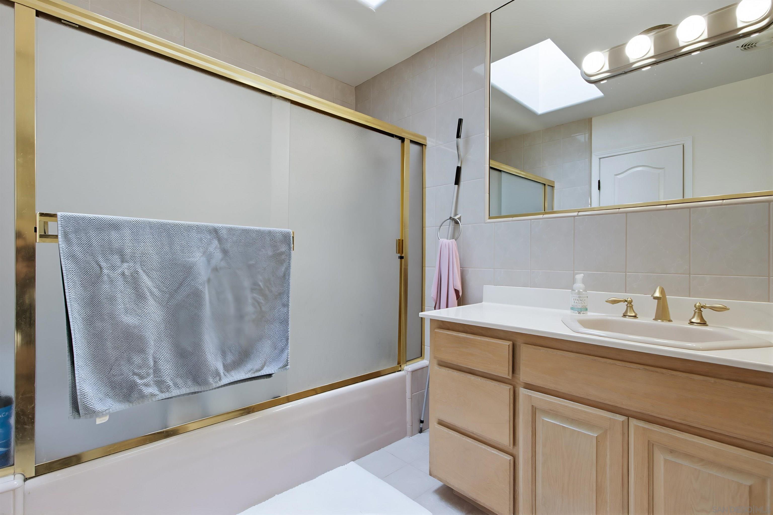 Detail Gallery Image 39 of 75 For 1654  Linwood St, San Diego,  CA 92103 - 4 Beds | 3 Baths