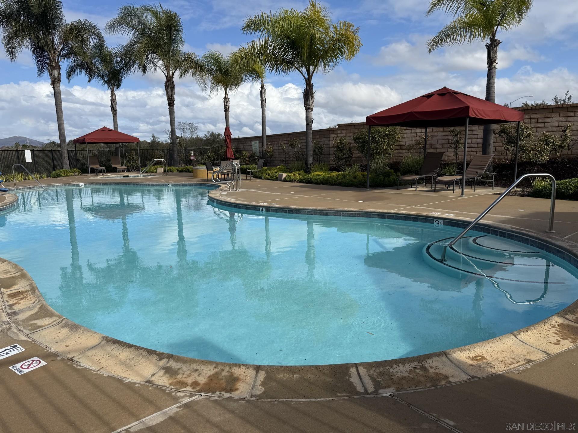 Detail Gallery Image 2 of 11 For 11130  Taloncrest Way  13, San Diego,  CA 92126 - 3 Beds | 2 Baths