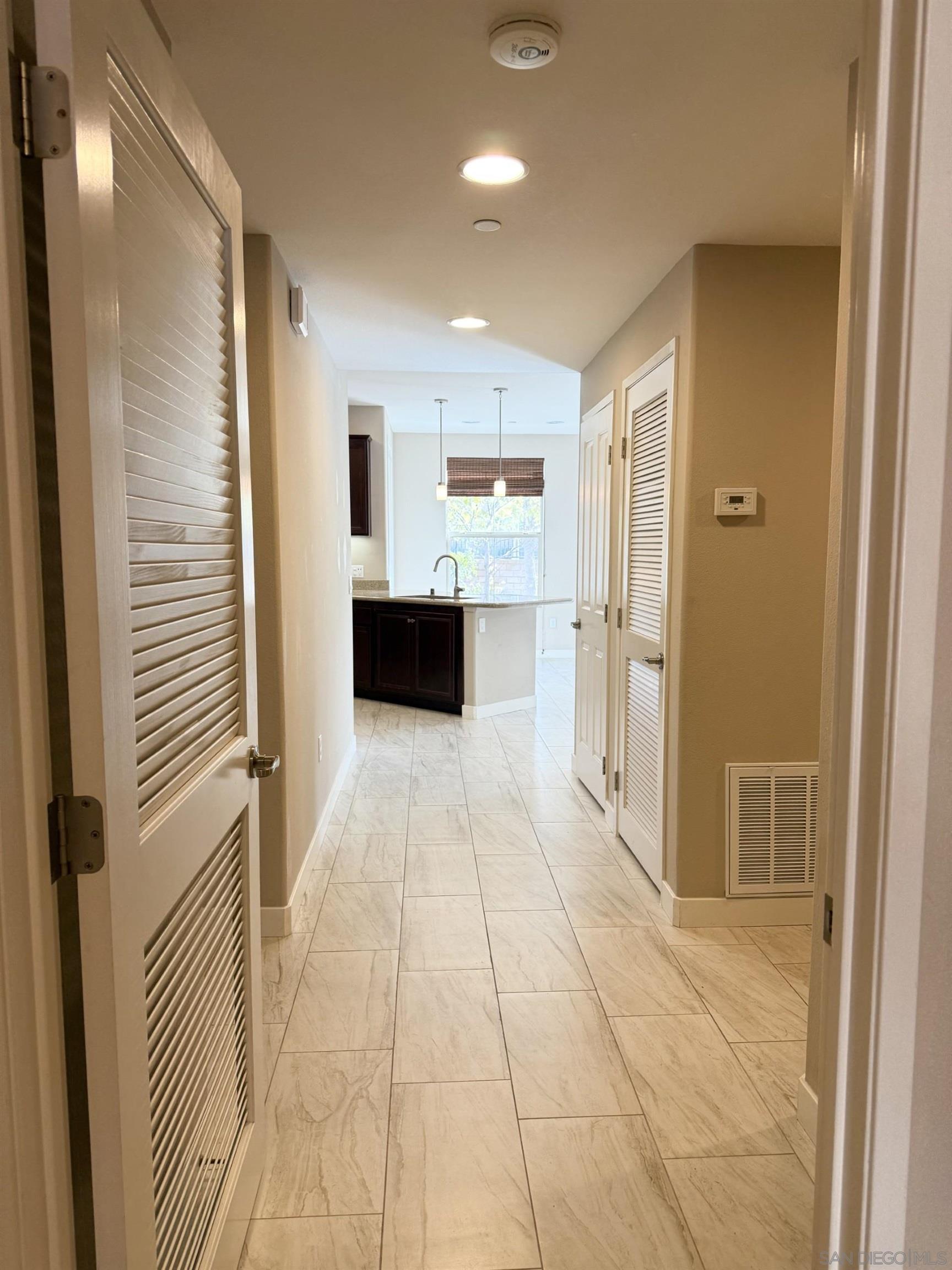 Detail Gallery Image 7 of 11 For 11130  Taloncrest Way  13, San Diego,  CA 92126 - 3 Beds | 2 Baths