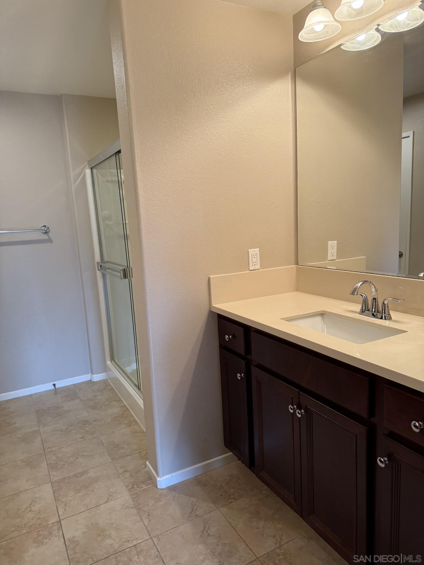 Detail Gallery Image 9 of 11 For 11130  Taloncrest Way  13, San Diego,  CA 92126 - 3 Beds | 2 Baths