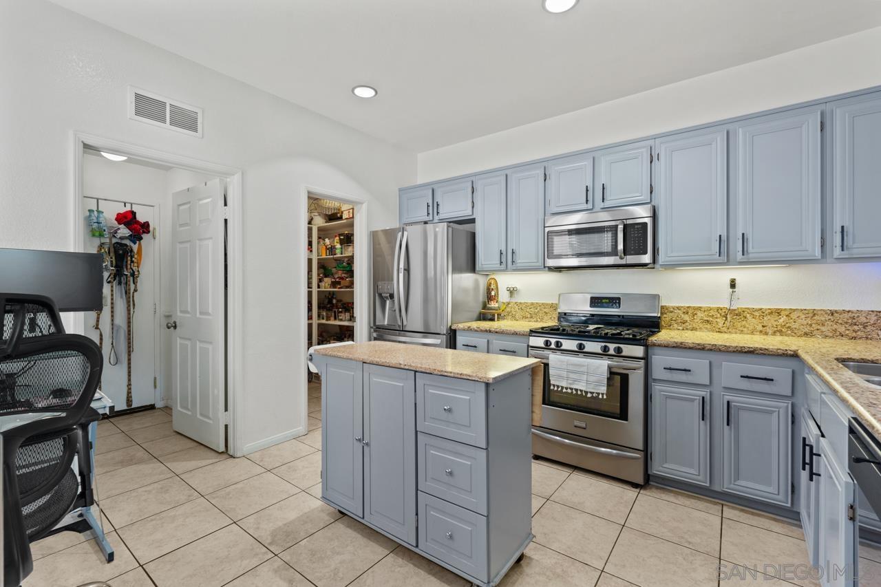 Detail Gallery Image 7 of 52 For 6373  Avenida De Las Vistas  #3,  San Diego,  CA 92154 - 3 Beds | 2/1 Baths