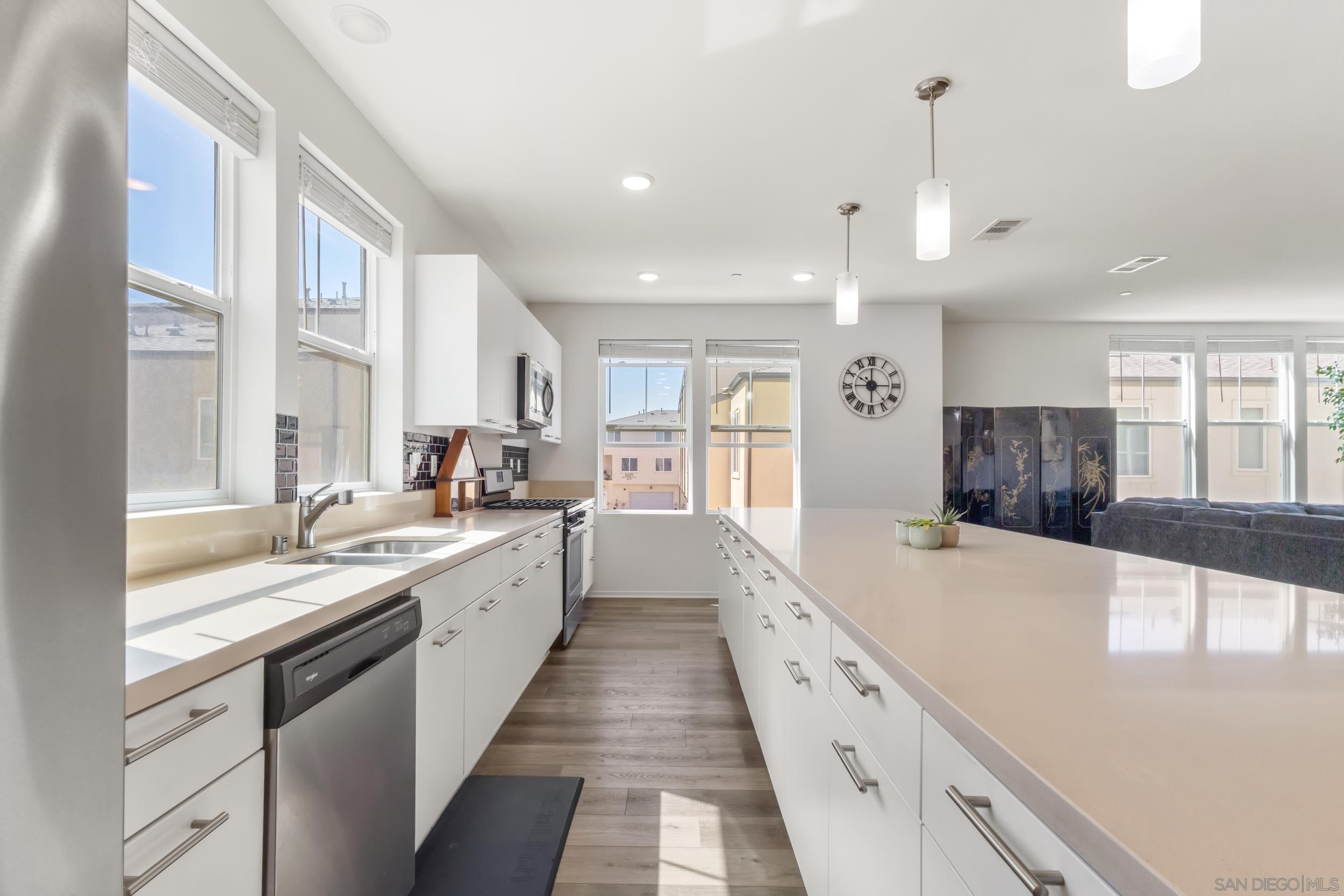 Detail Gallery Image 2 of 35 For 5301  Calle Rockfish  #98,  San Diego,  CA 92154 - 3 Beds | 2/1 Baths