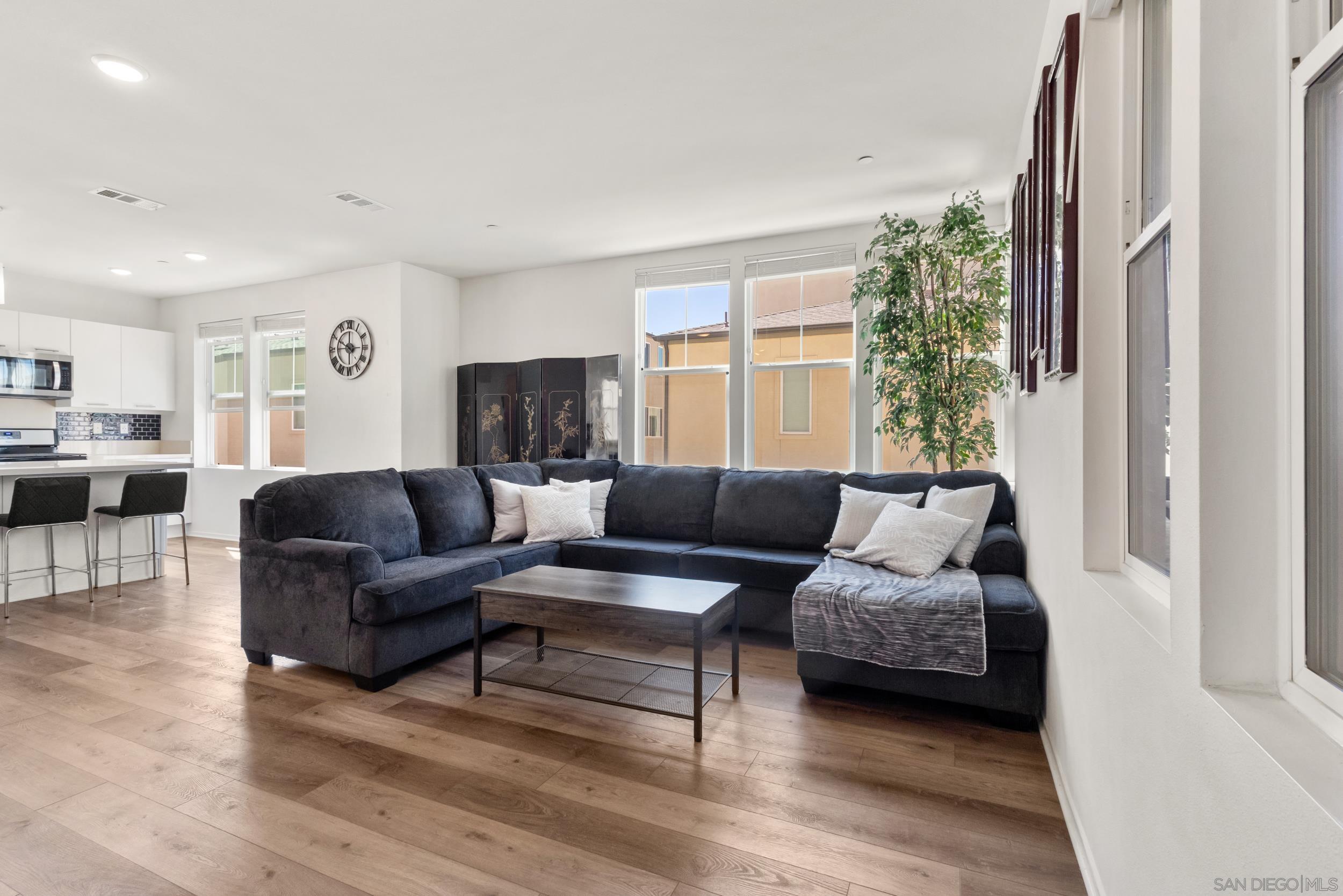 Detail Gallery Image 11 of 35 For 5301  Calle Rockfish  #98,  San Diego,  CA 92154 - 3 Beds | 2/1 Baths