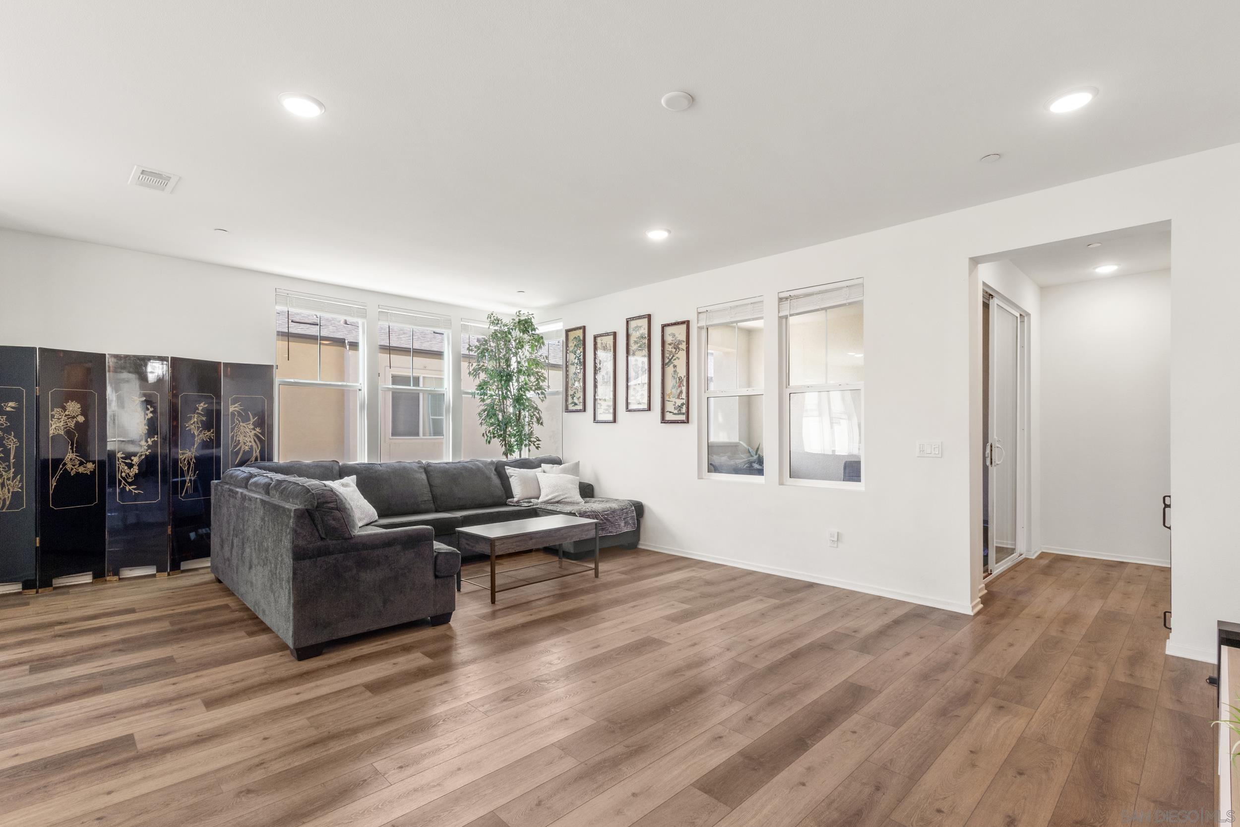 Detail Gallery Image 13 of 35 For 5301  Calle Rockfish  #98,  San Diego,  CA 92154 - 3 Beds | 2/1 Baths