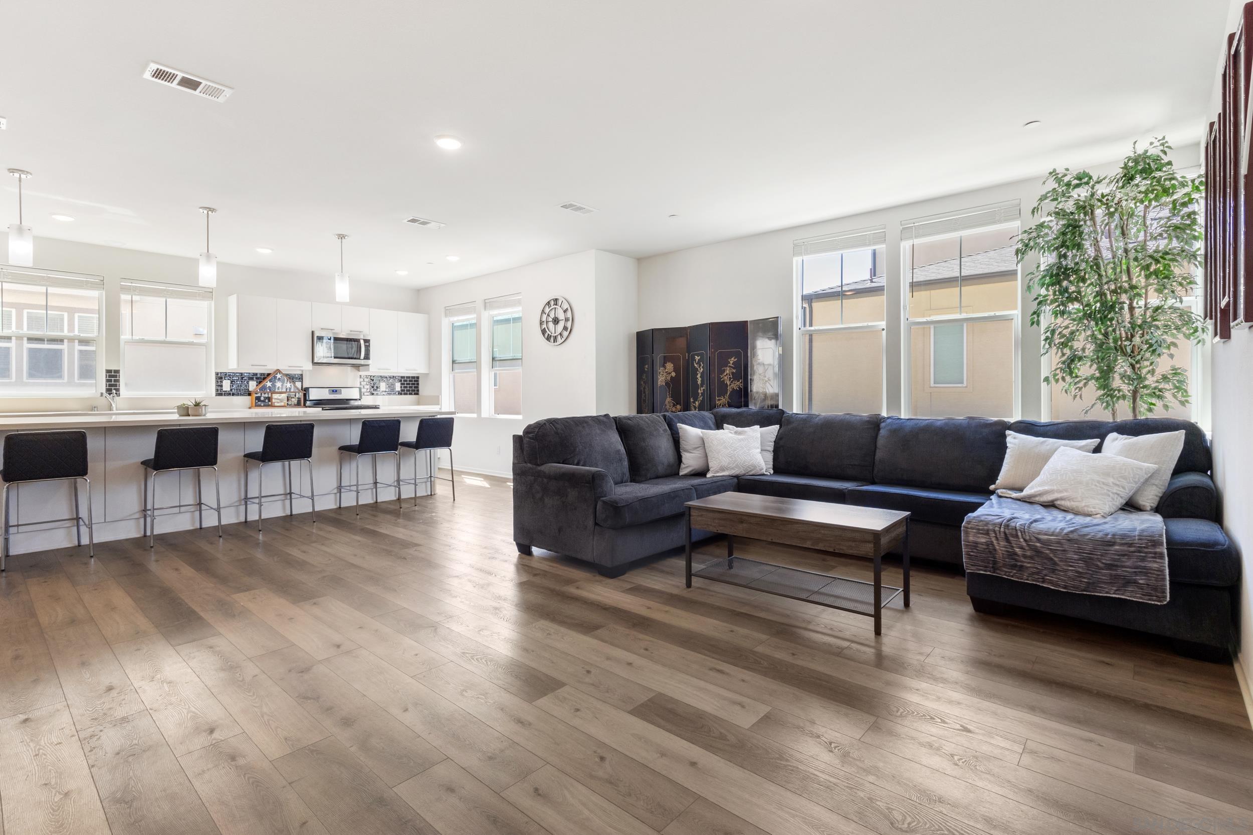 Detail Gallery Image 14 of 35 For 5301  Calle Rockfish  #98,  San Diego,  CA 92154 - 3 Beds | 2/1 Baths