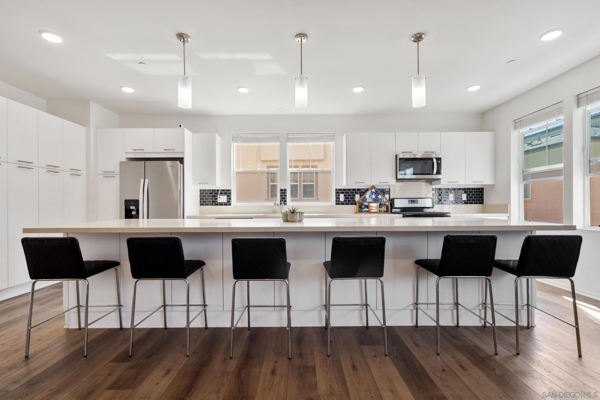 Detail Gallery Image 4 of 35 For 5301  Calle Rockfish  #98,  San Diego,  CA 92154 - 3 Beds | 2/1 Baths