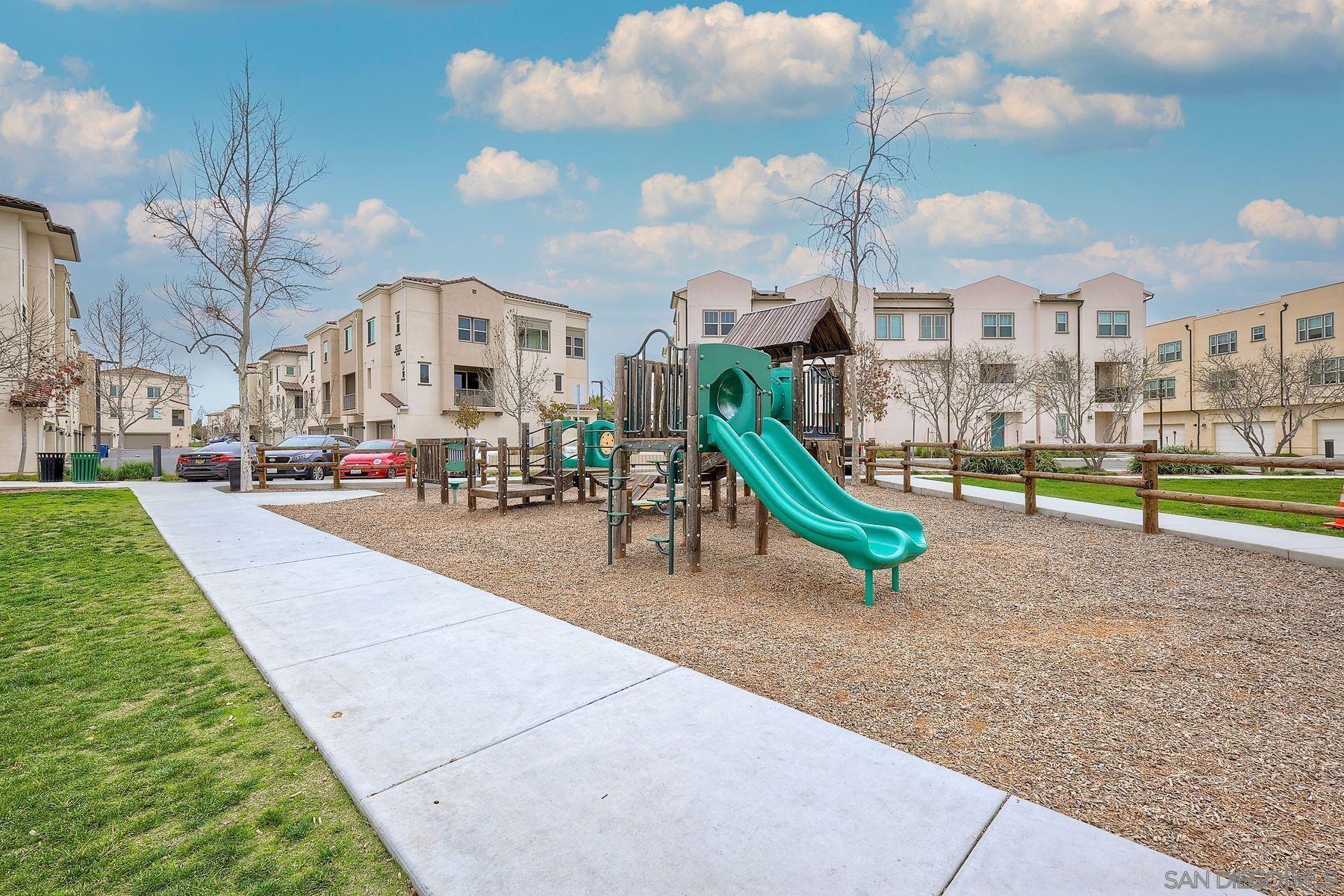 Detail Gallery Image 32 of 35 For 5301  Calle Rockfish  #98,  San Diego,  CA 92154 - 3 Beds | 2/1 Baths