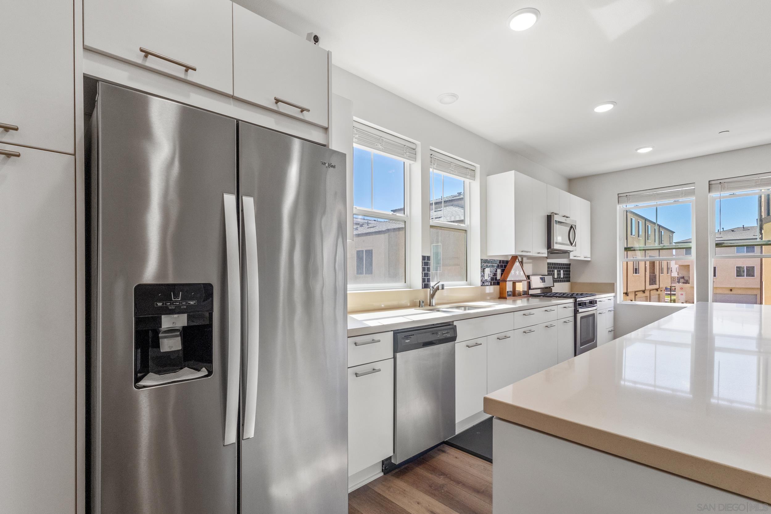 Detail Gallery Image 6 of 35 For 5301  Calle Rockfish  #98,  San Diego,  CA 92154 - 3 Beds | 2/1 Baths