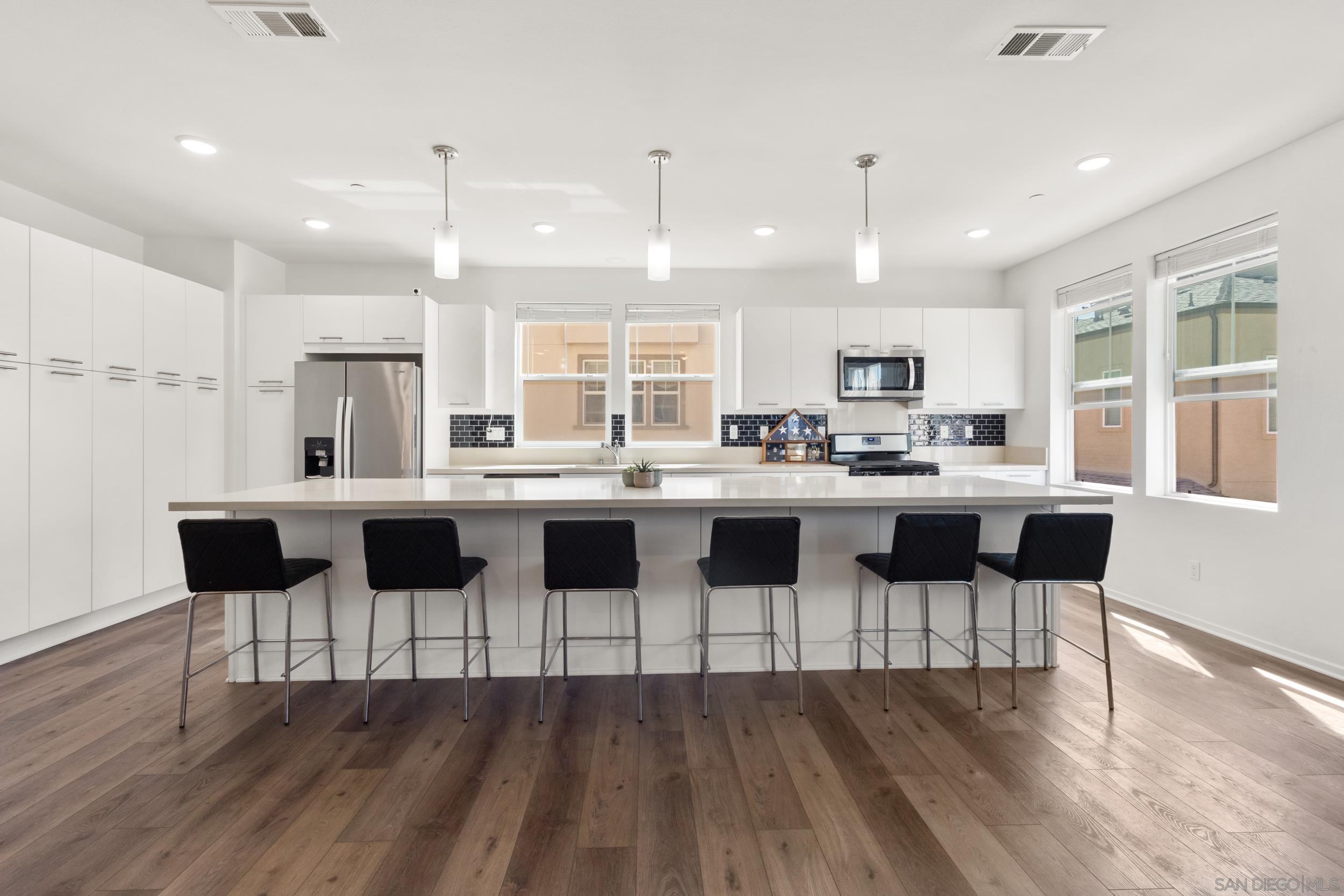 Detail Gallery Image 8 of 35 For 5301  Calle Rockfish  #98,  San Diego,  CA 92154 - 3 Beds | 2/1 Baths