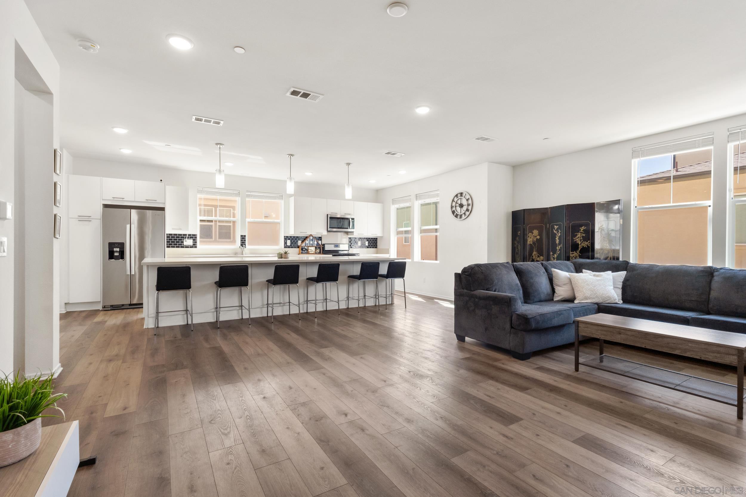 Detail Gallery Image 9 of 35 For 5301  Calle Rockfish  #98,  San Diego,  CA 92154 - 3 Beds | 2/1 Baths