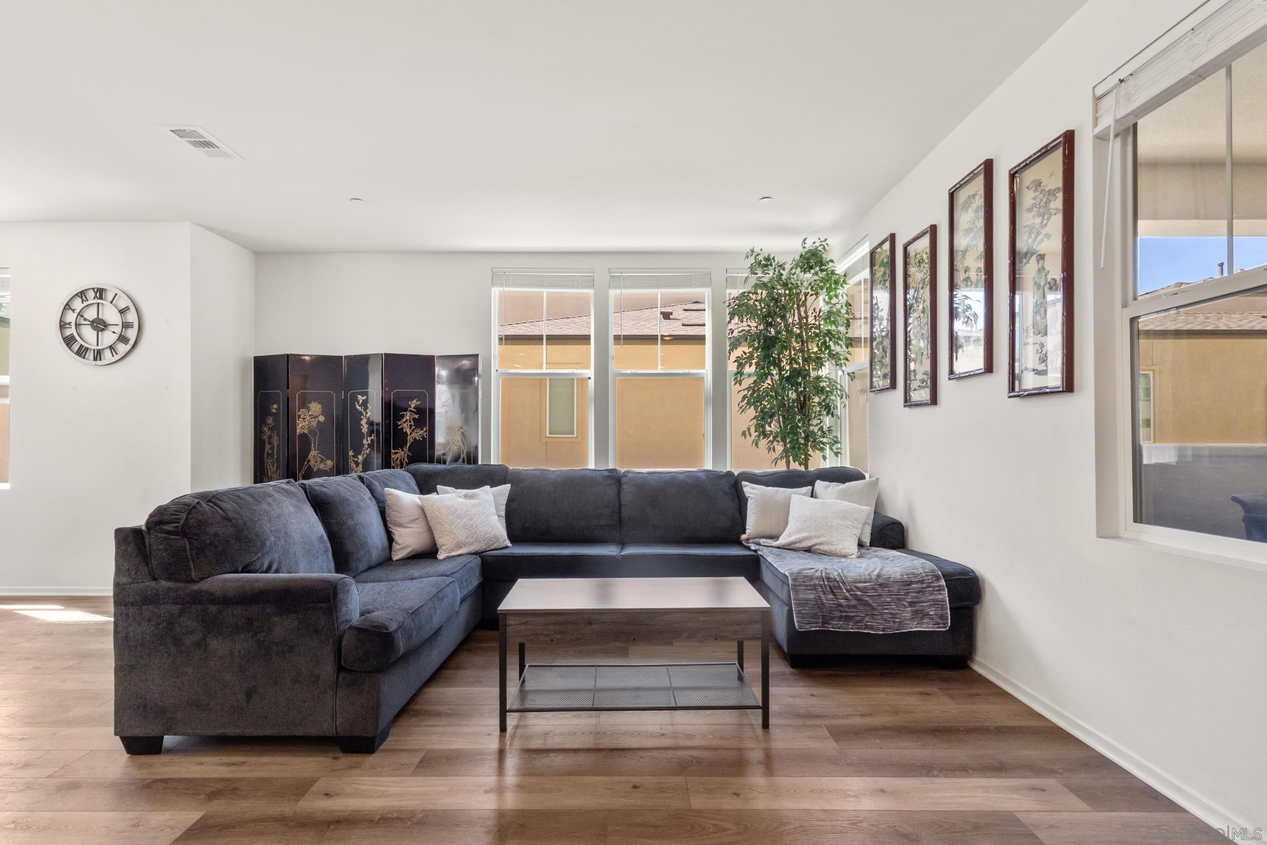 Detail Gallery Image 10 of 35 For 5301  Calle Rockfish  #98,  San Diego,  CA 92154 - 3 Beds | 2/1 Baths