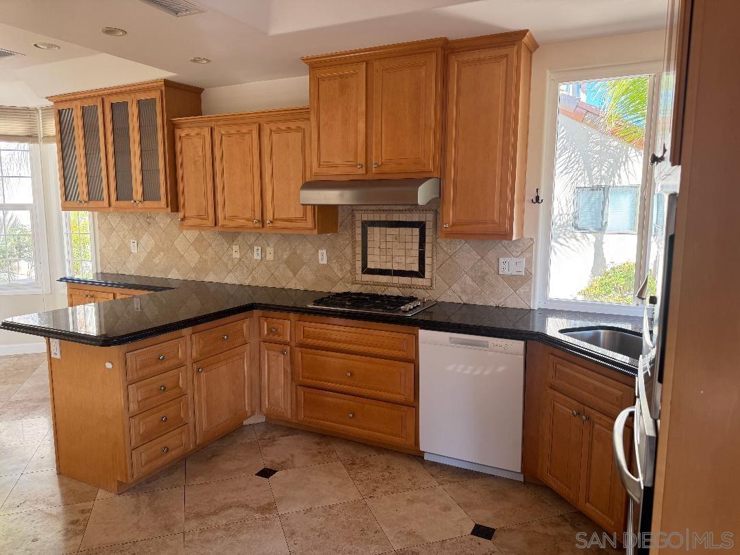 Detail Gallery Image 3 of 27 For 18153  Chretien Court, San Diego,  CA 92128 - 3 Beds | 2 Baths