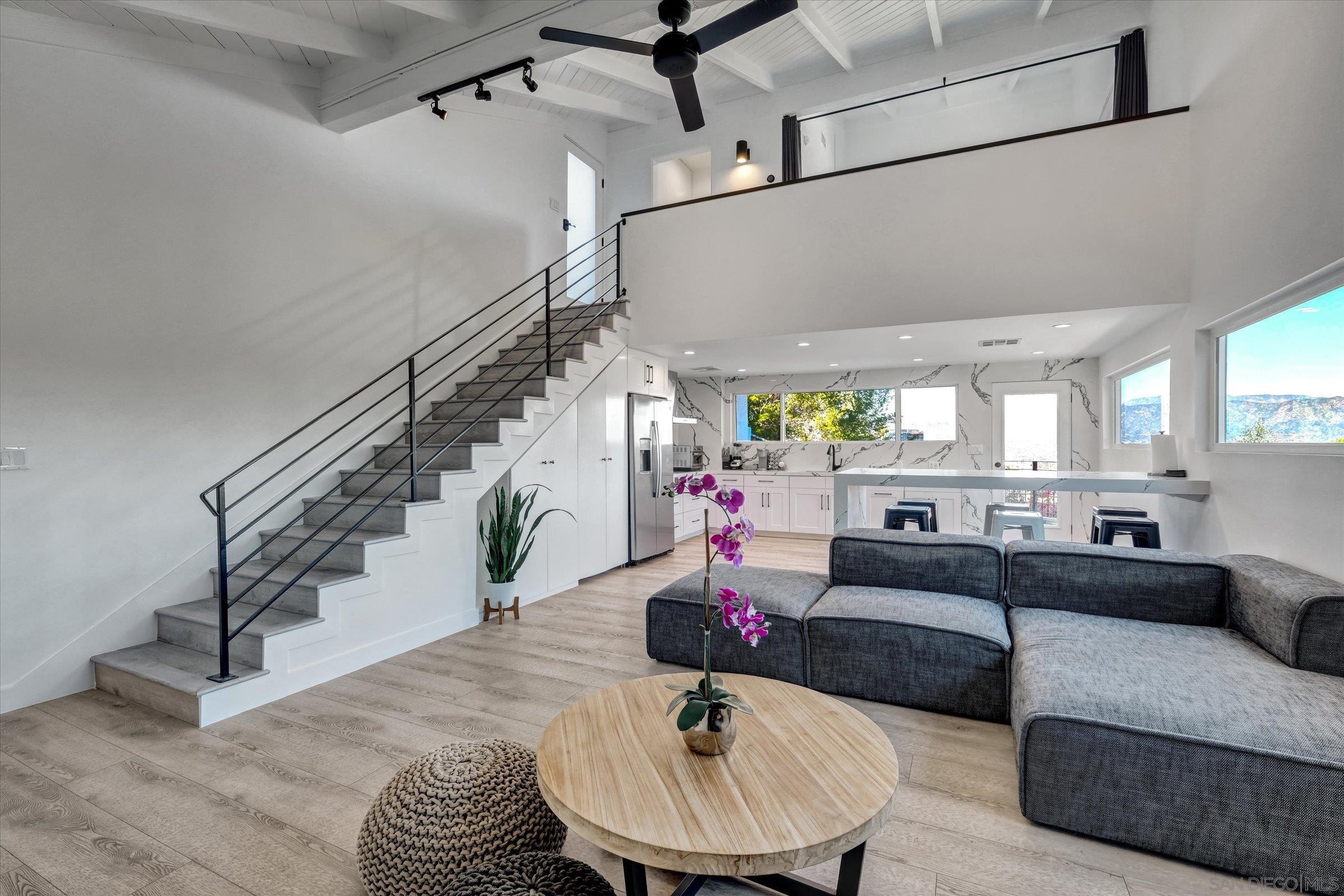 Detail Gallery Image 2 of 12 For 3546  Multiview Drive, Los Angeles,  CA 90068 - 1 Beds | 1 Baths