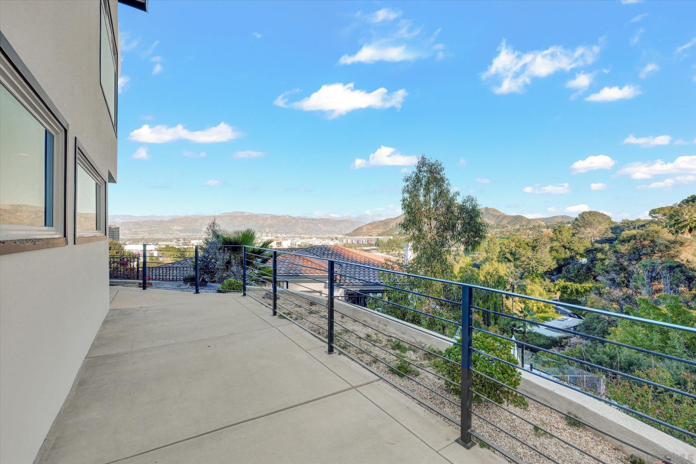 Detail Gallery Image 11 of 12 For 3546  Multiview Drive, Los Angeles,  CA 90068 - 1 Beds | 1 Baths