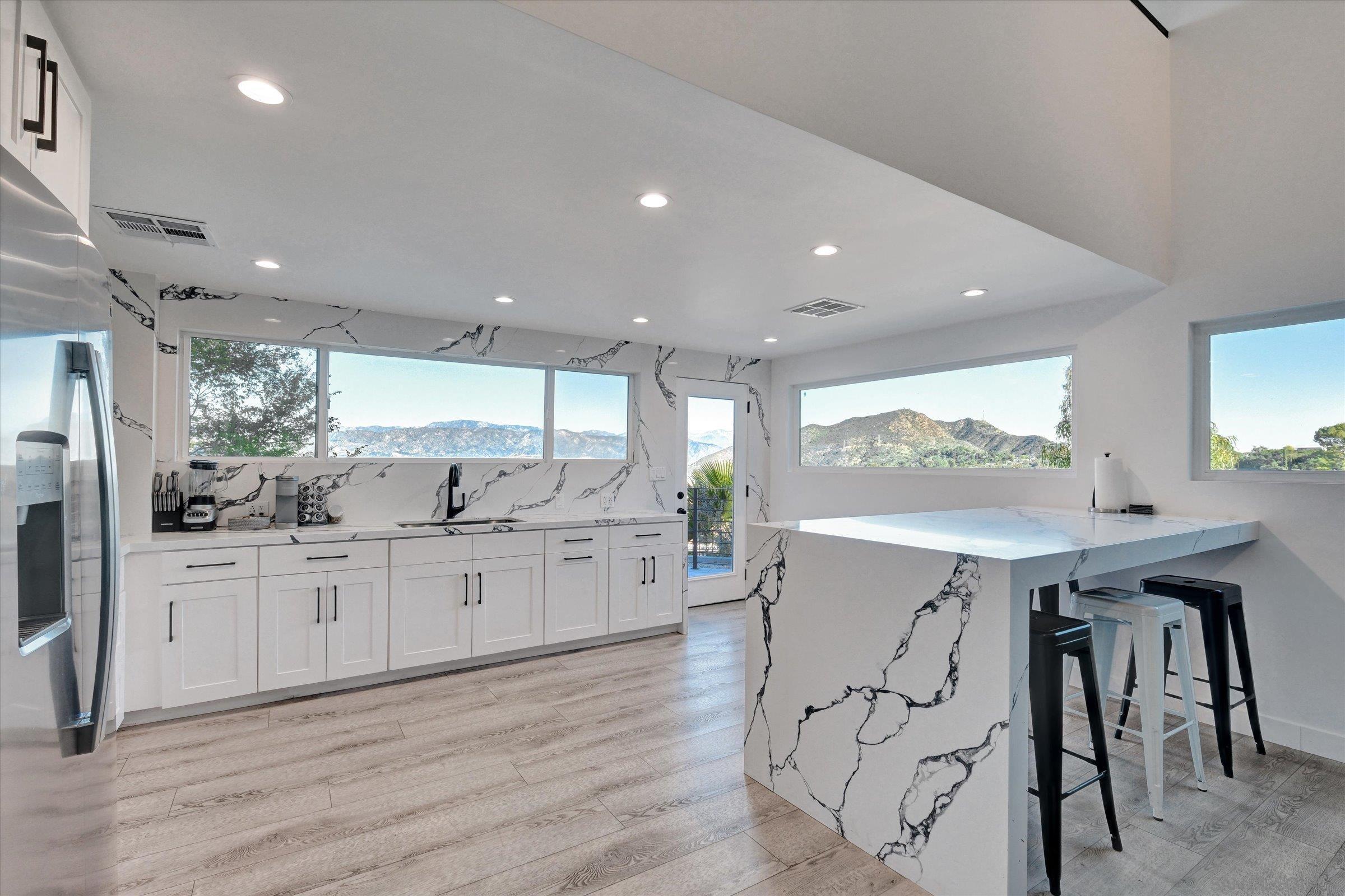 Detail Gallery Image 3 of 12 For 3546  Multiview Drive, Los Angeles,  CA 90068 - 1 Beds | 1 Baths