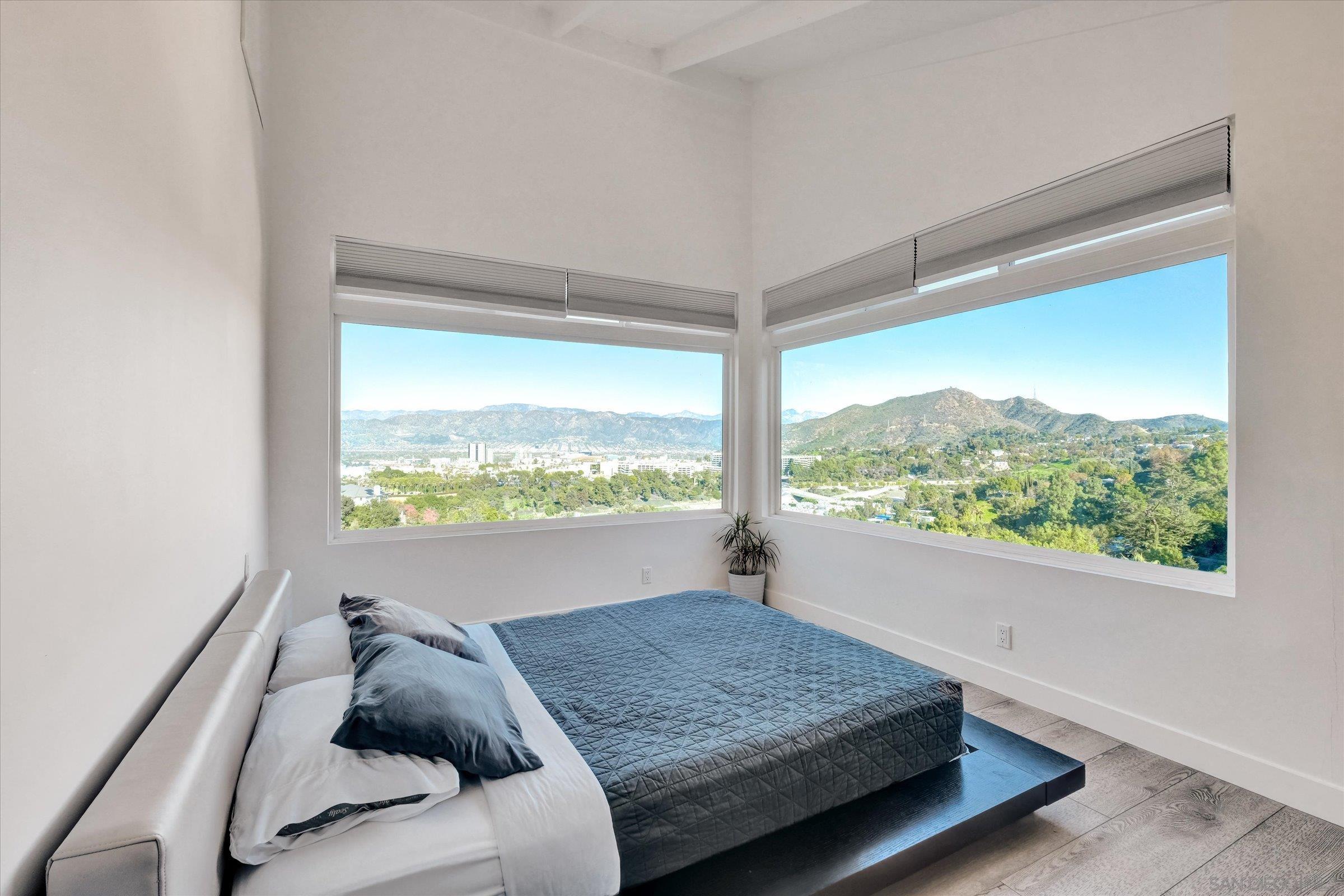 Detail Gallery Image 5 of 12 For 3546  Multiview Drive, Los Angeles,  CA 90068 - 1 Beds | 1 Baths