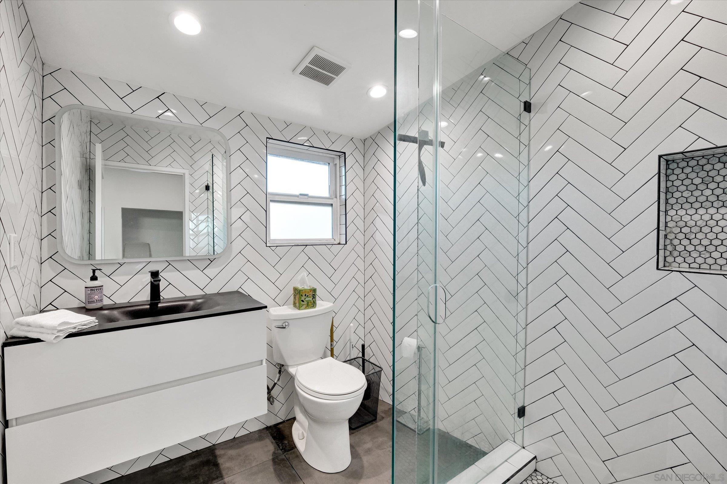 Detail Gallery Image 9 of 12 For 3546  Multiview Drive, Los Angeles,  CA 90068 - 1 Beds | 1 Baths