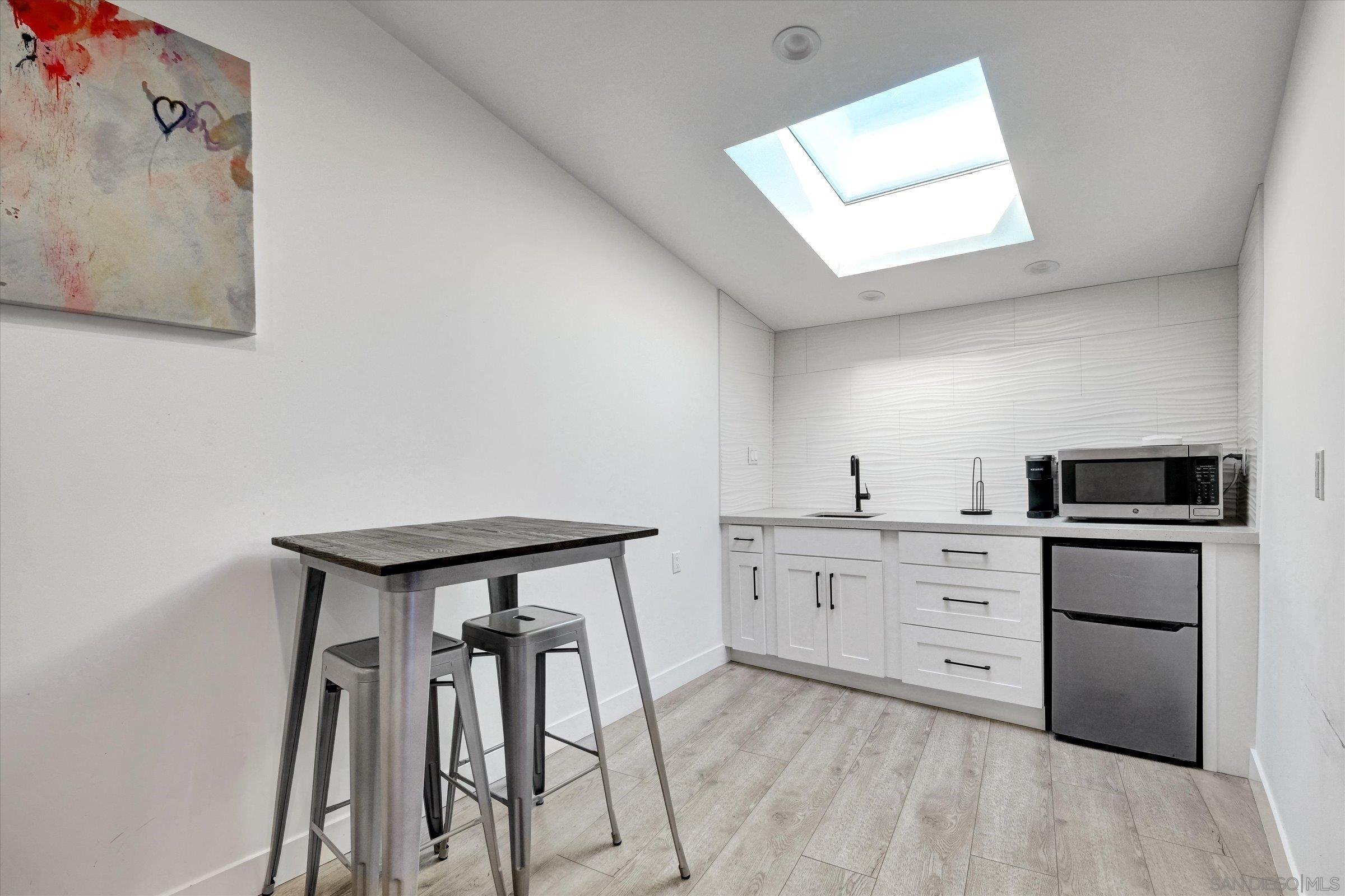 Detail Gallery Image 10 of 12 For 3546  Multiview Drive, Los Angeles,  CA 90068 - 1 Beds | 1 Baths