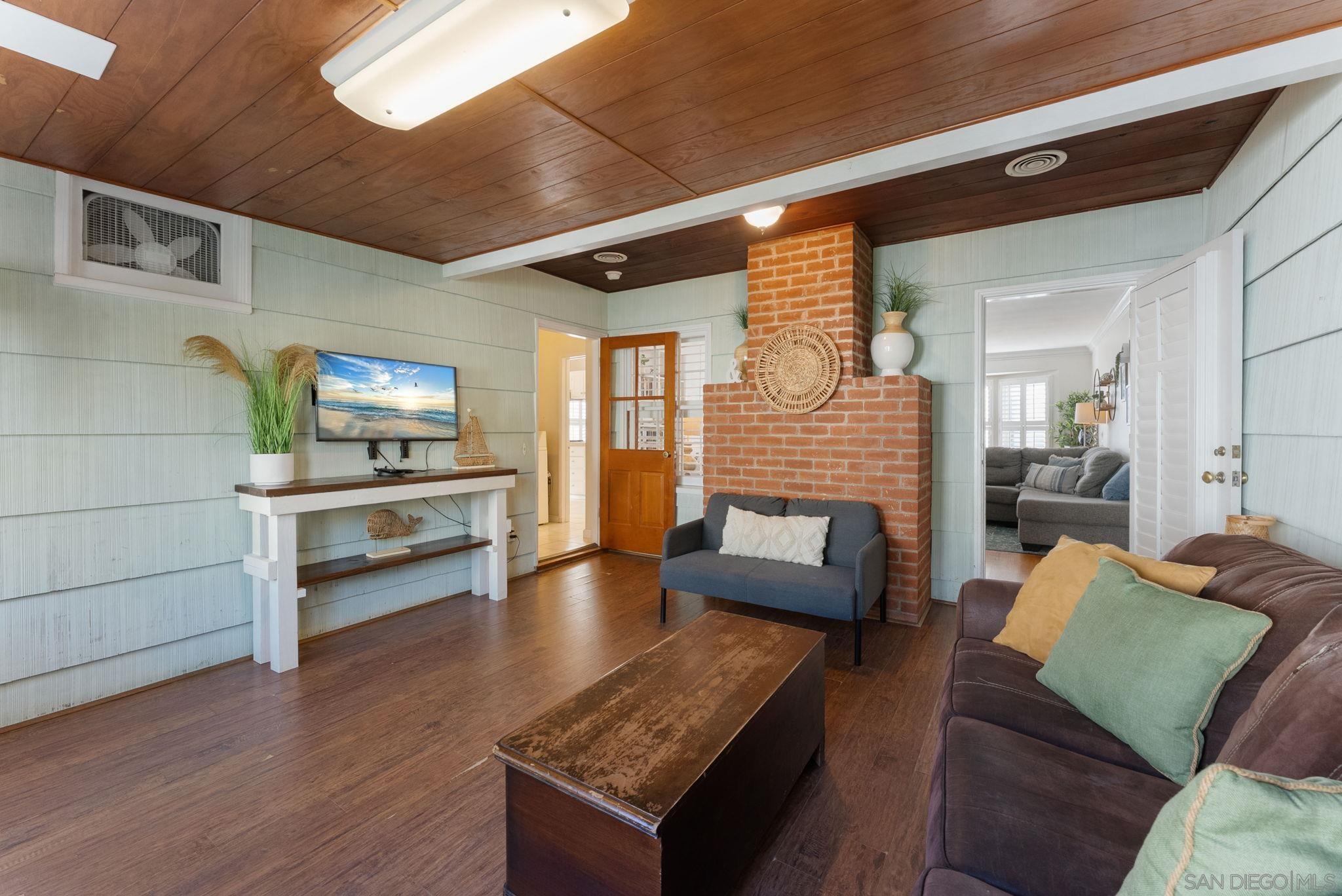 Detail Gallery Image 12 of 26 For 7005  Draper Ave, La Jolla,  CA 92037 - 3 Beds | 2 Baths