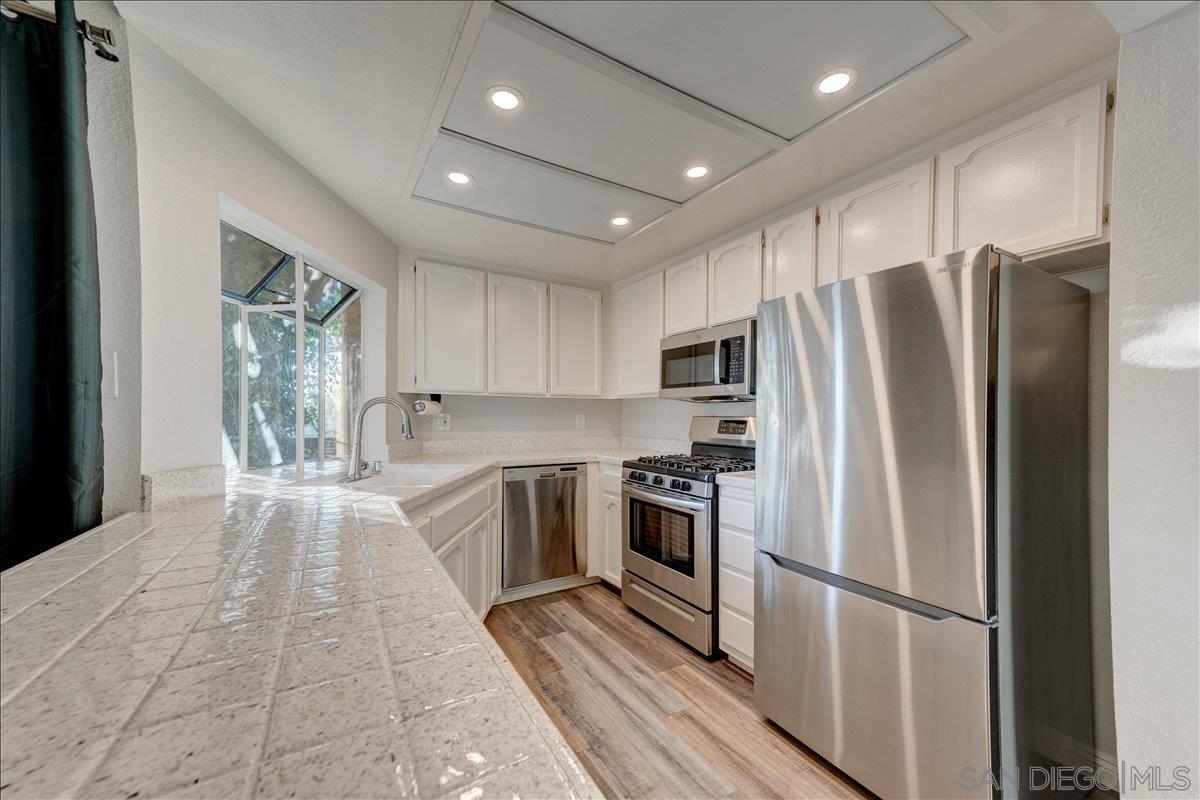 Front Image Thumbnail for SD250044952