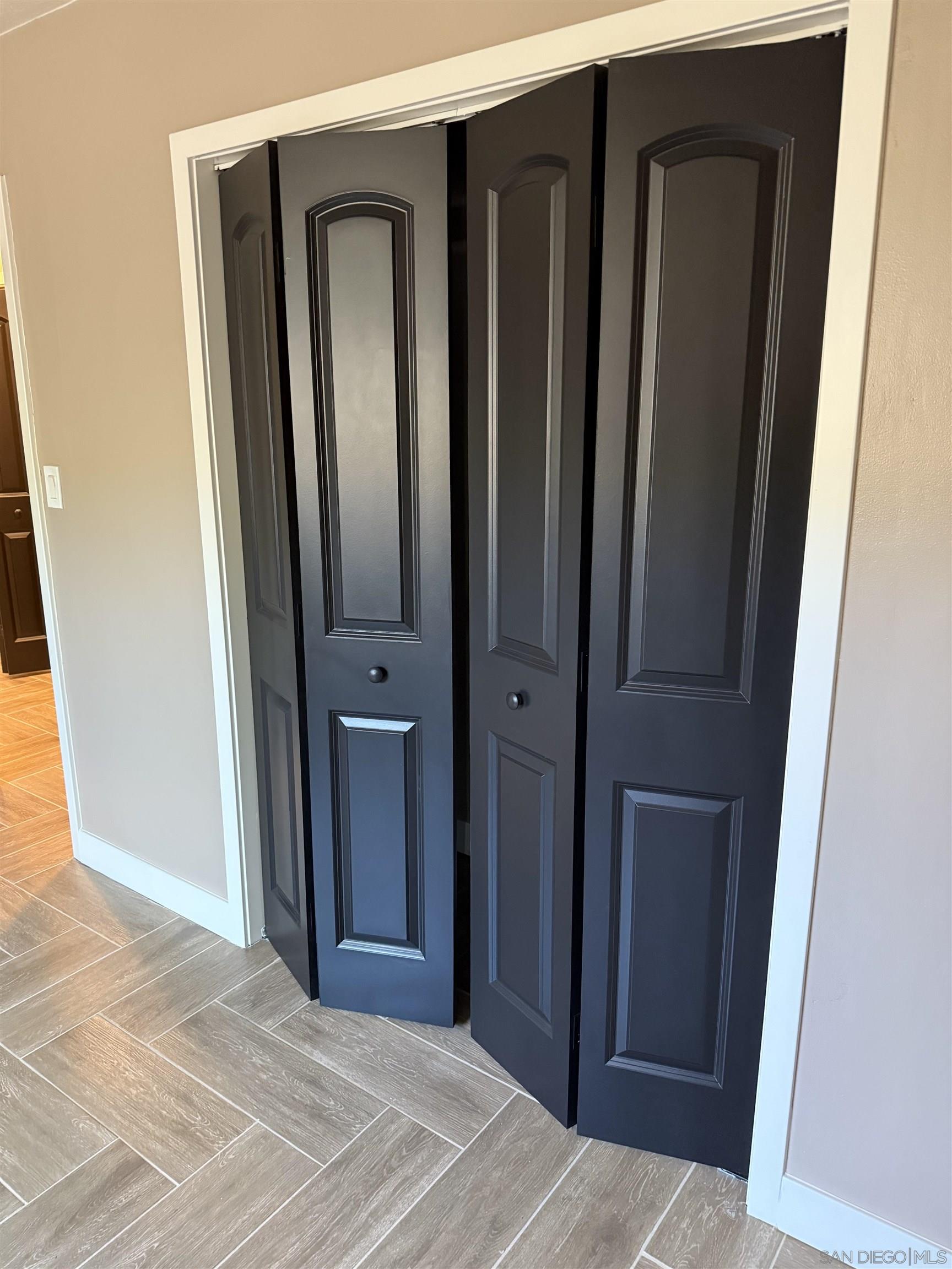 Detail Gallery Image 14 of 28 For 519  Camelot Drive, Oceanside,  CA 92054 - – Beds | – Baths