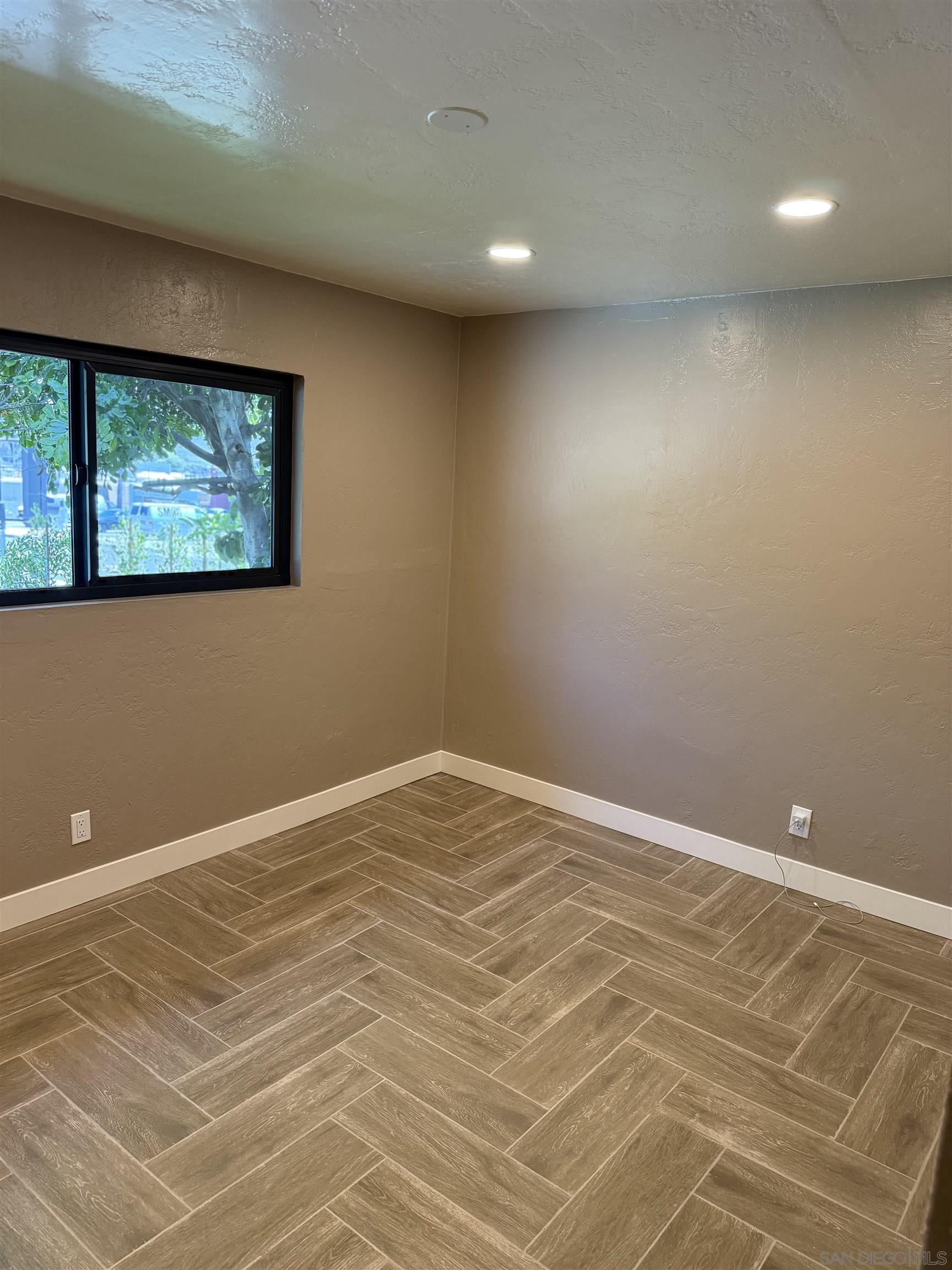 Detail Gallery Image 17 of 28 For 519  Camelot Drive, Oceanside,  CA 92054 - – Beds | – Baths