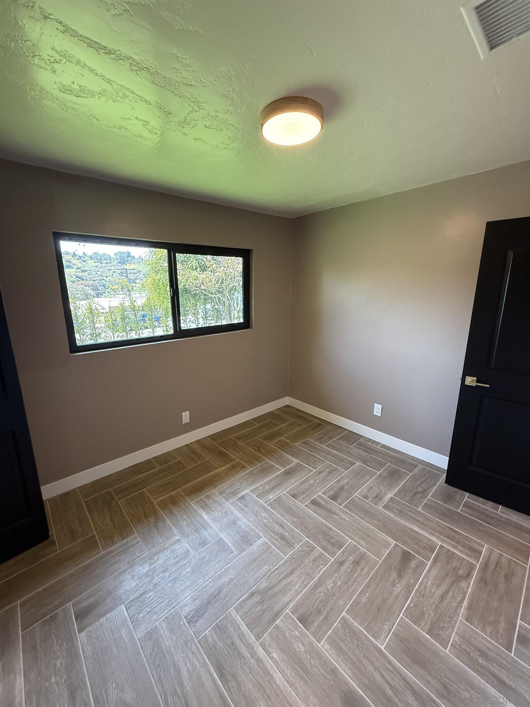 Detail Gallery Image 22 of 28 For 519  Camelot Drive, Oceanside,  CA 92054 - – Beds | – Baths