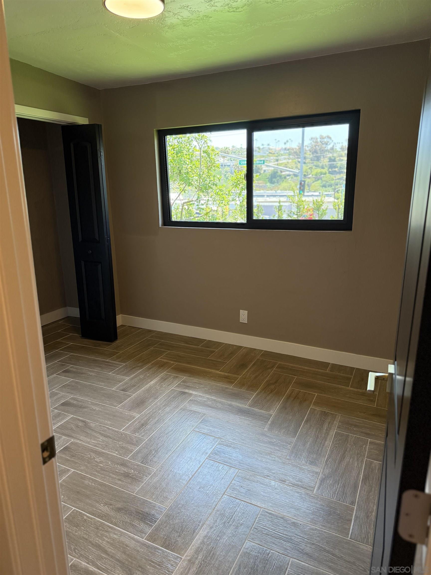 Detail Gallery Image 23 of 28 For 519  Camelot Drive, Oceanside,  CA 92054 - – Beds | – Baths